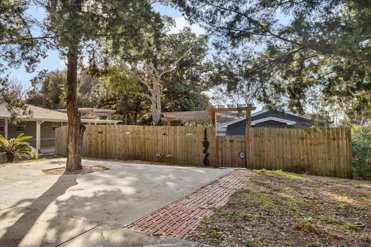 ELLIOTTS POINT - Residential