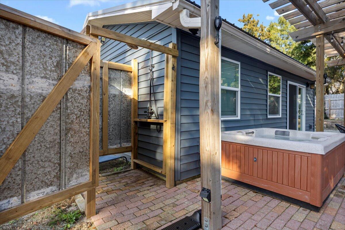 ELLIOTTS POINT - Residential