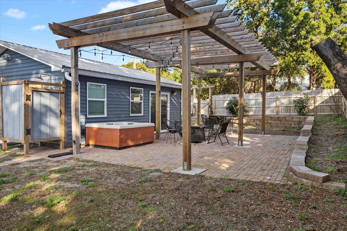 ELLIOTTS POINT - Residential