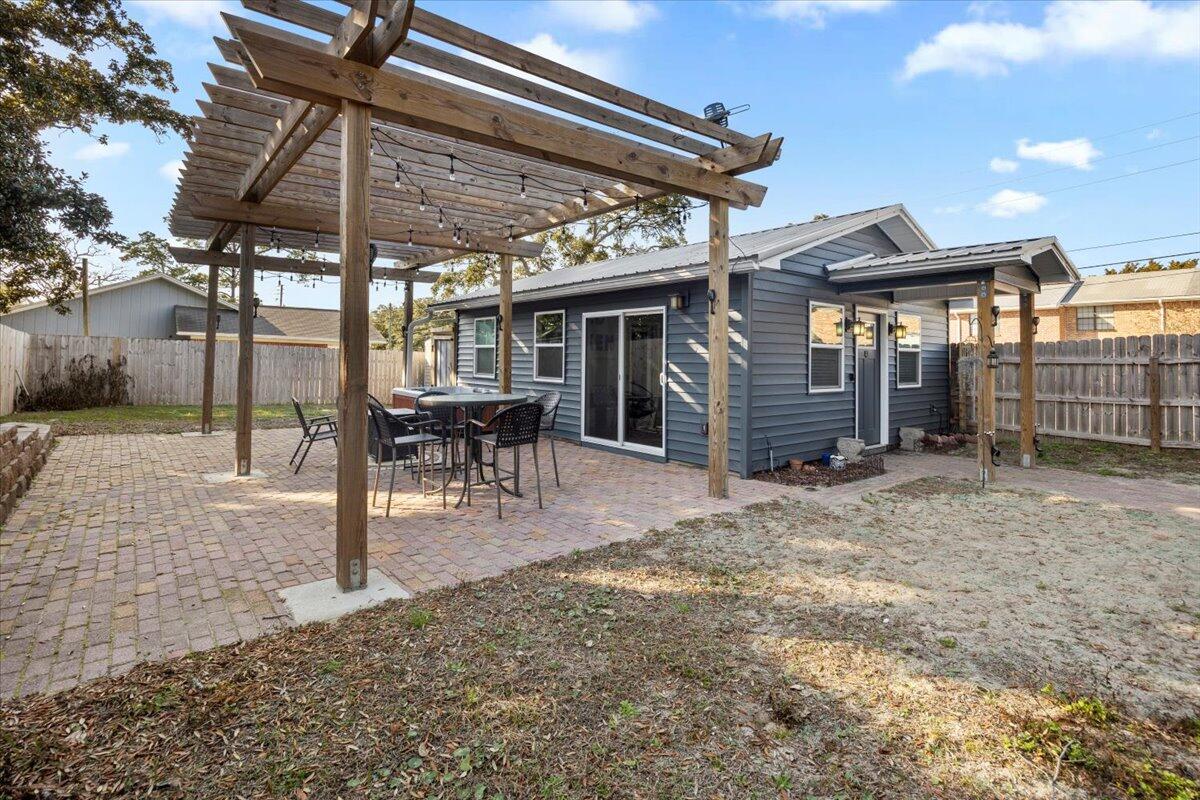 ELLIOTTS POINT - Residential
