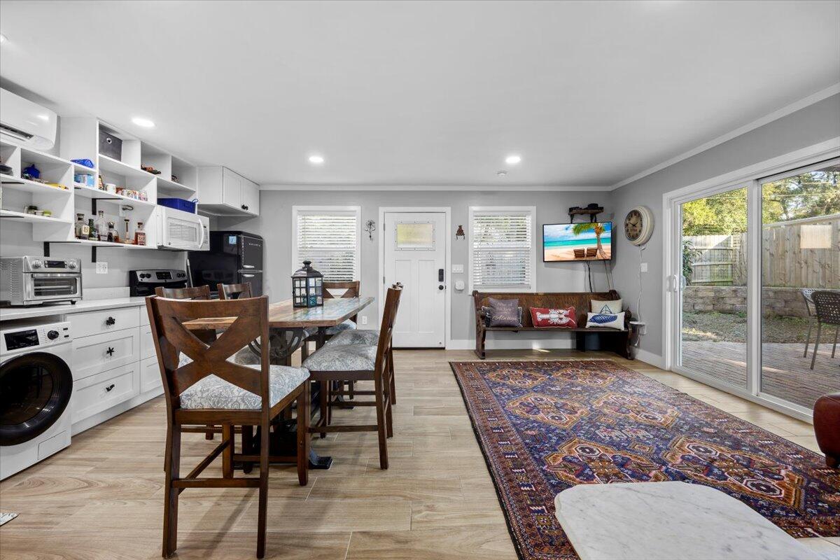 ELLIOTTS POINT - Residential