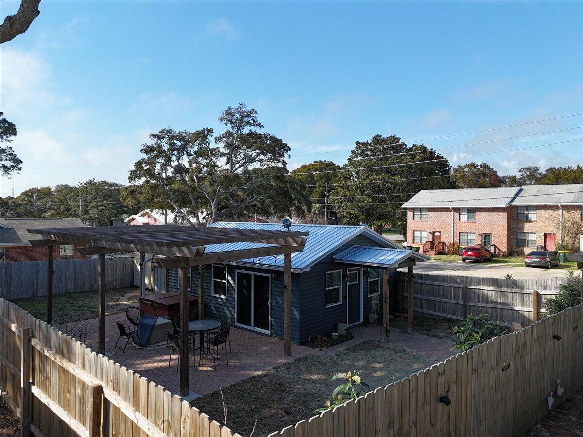 ELLIOTTS POINT - Residential
