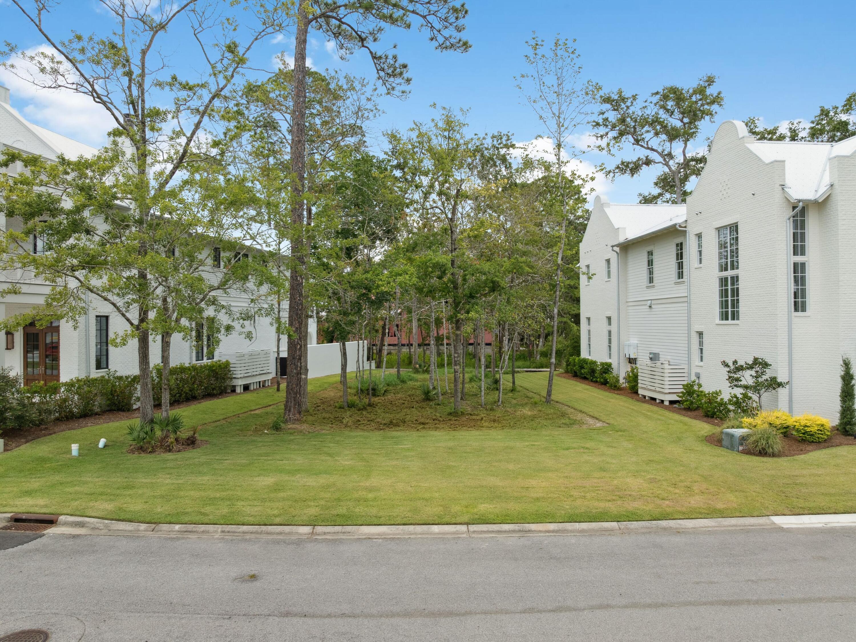 CHURCHILL OAKS - Land