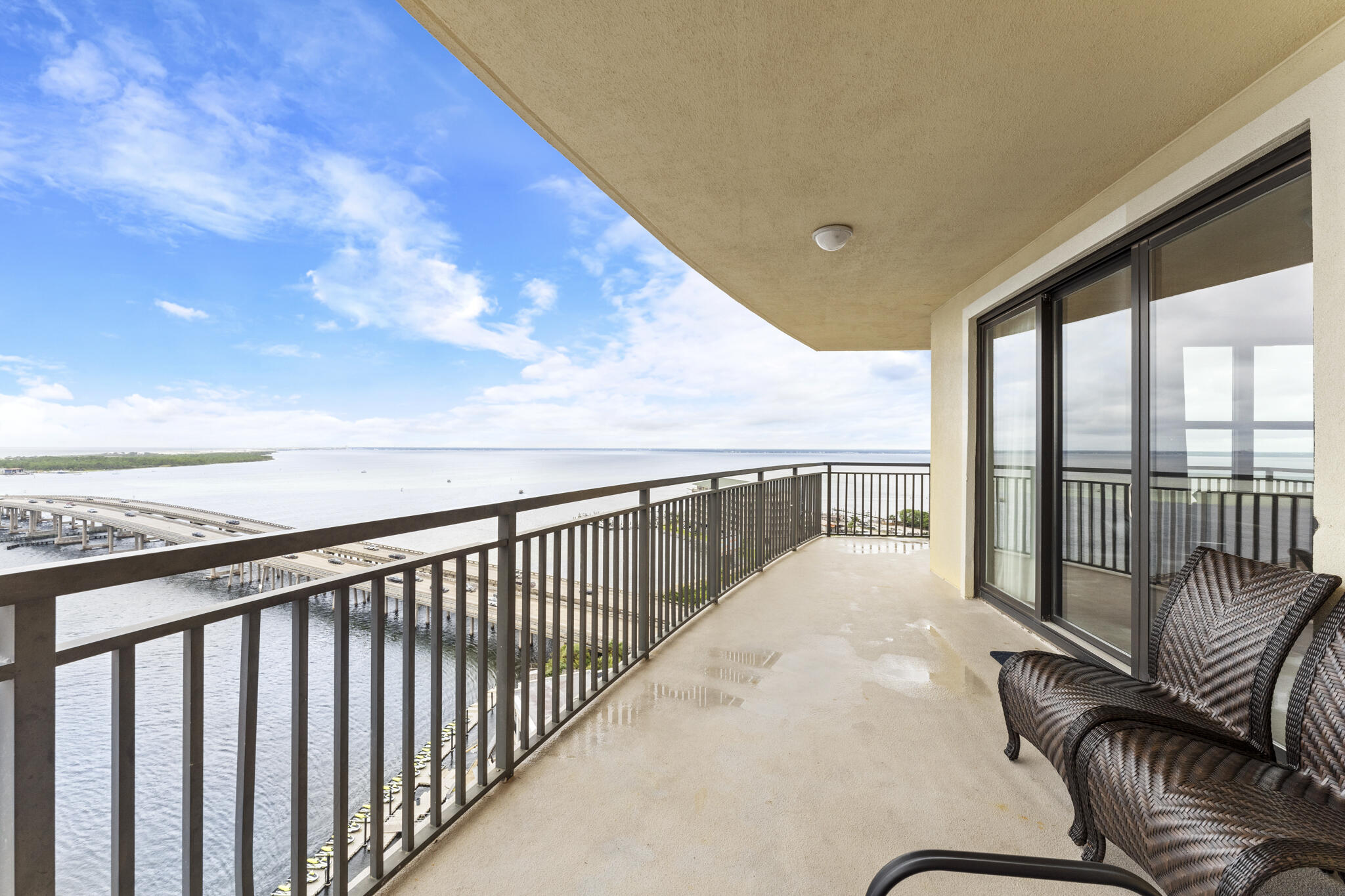 EMERALD GRANDE - Residential