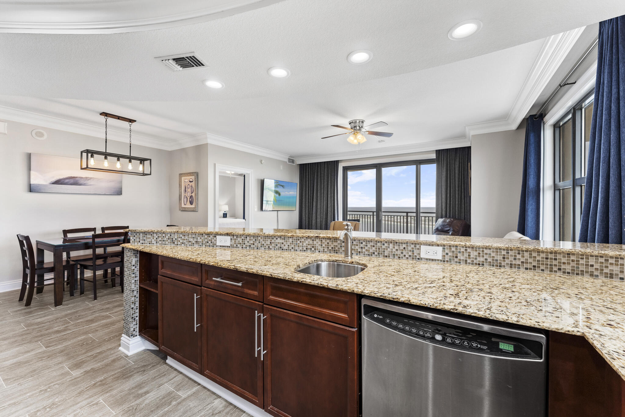EMERALD GRANDE - Residential