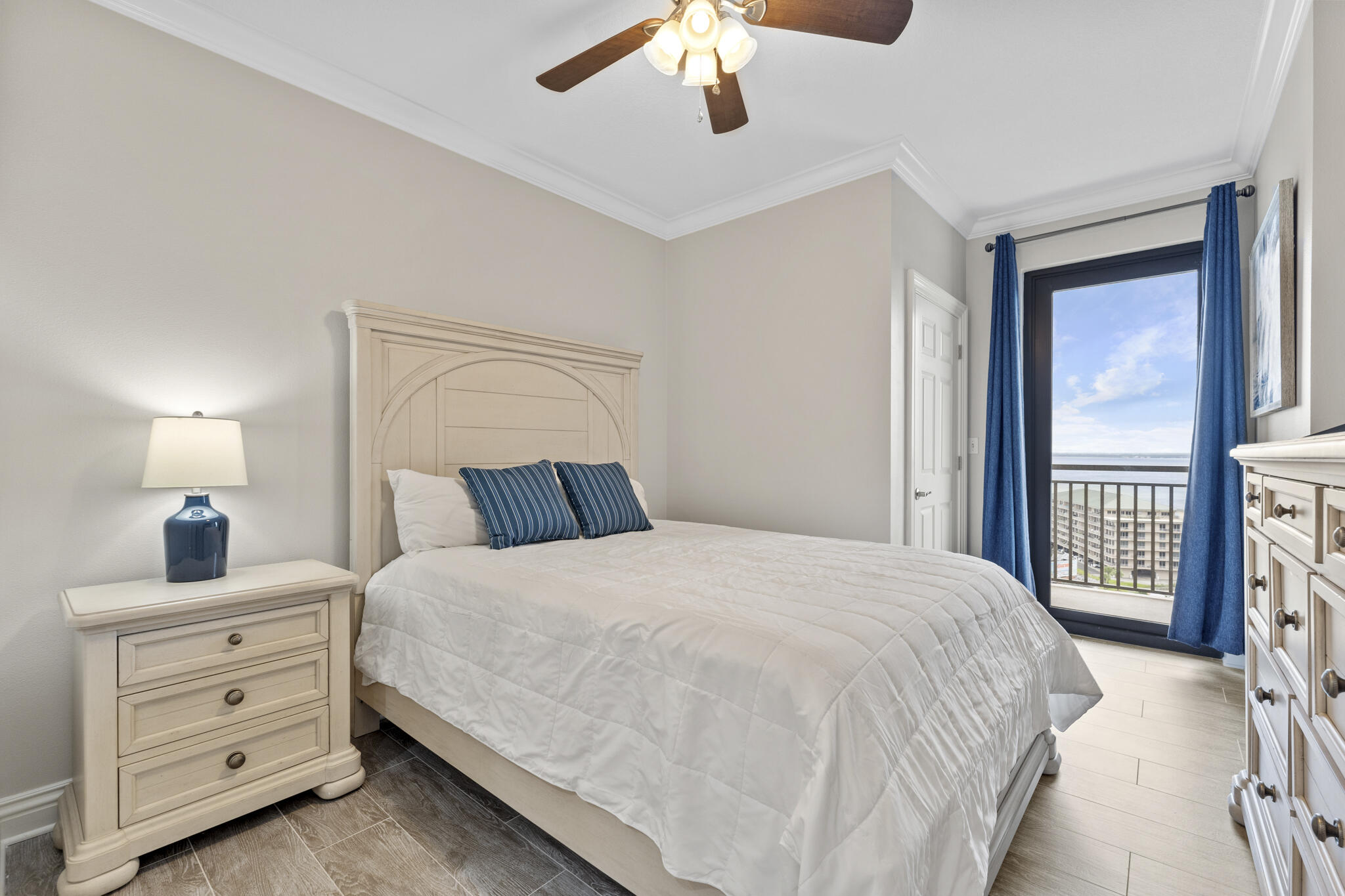 EMERALD GRANDE - Residential