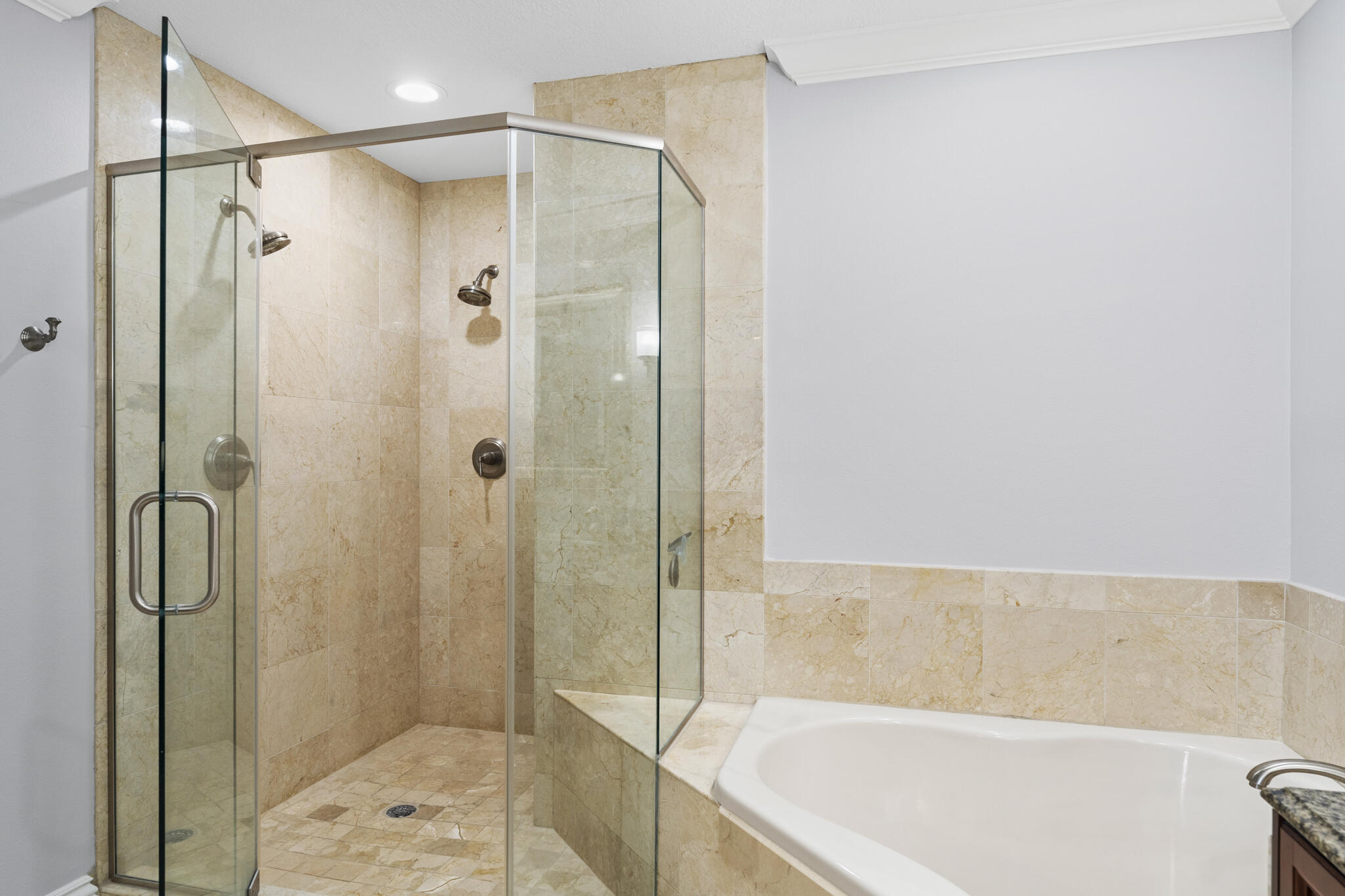 EMERALD GRANDE - Residential