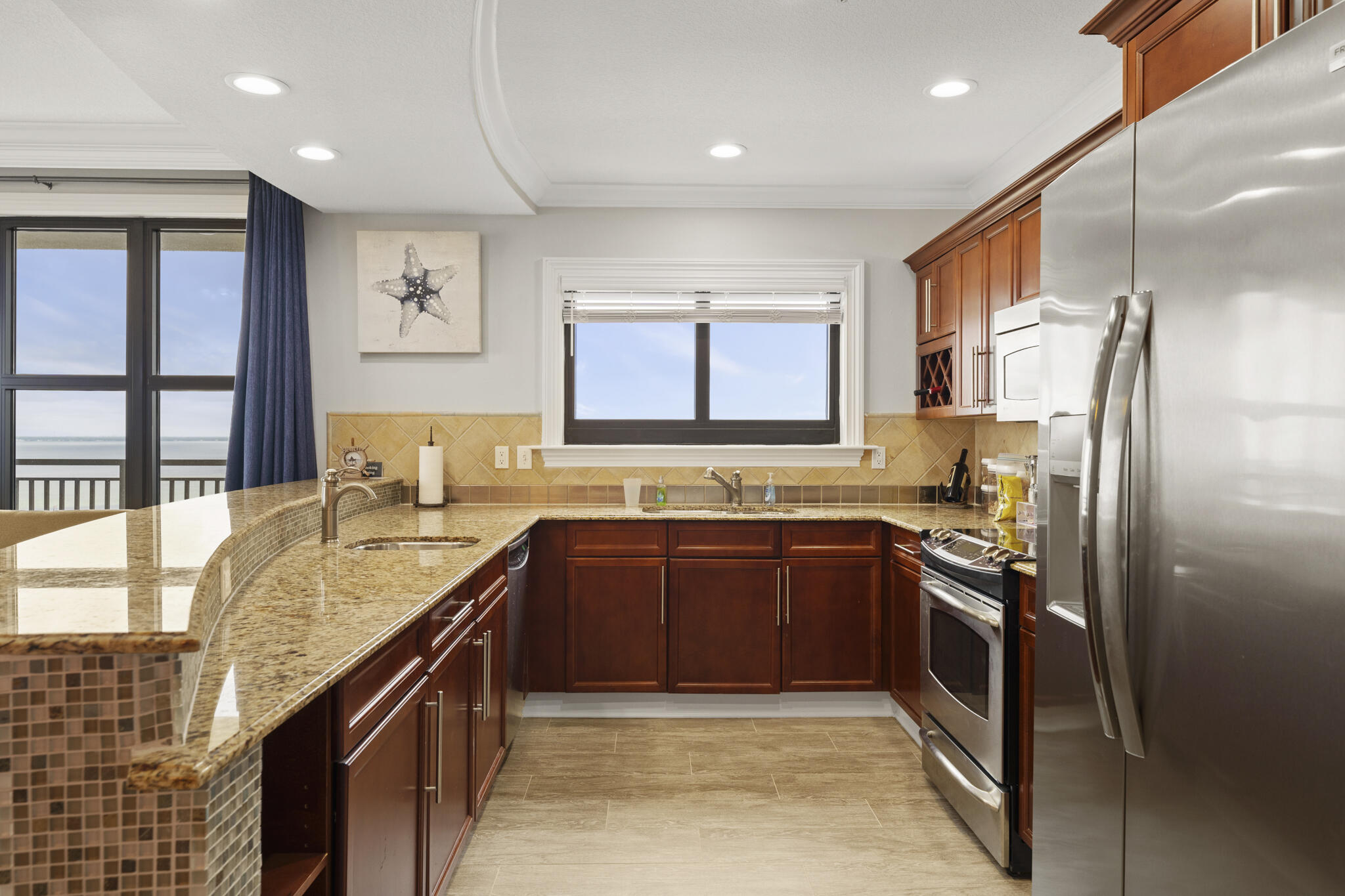 EMERALD GRANDE - Residential