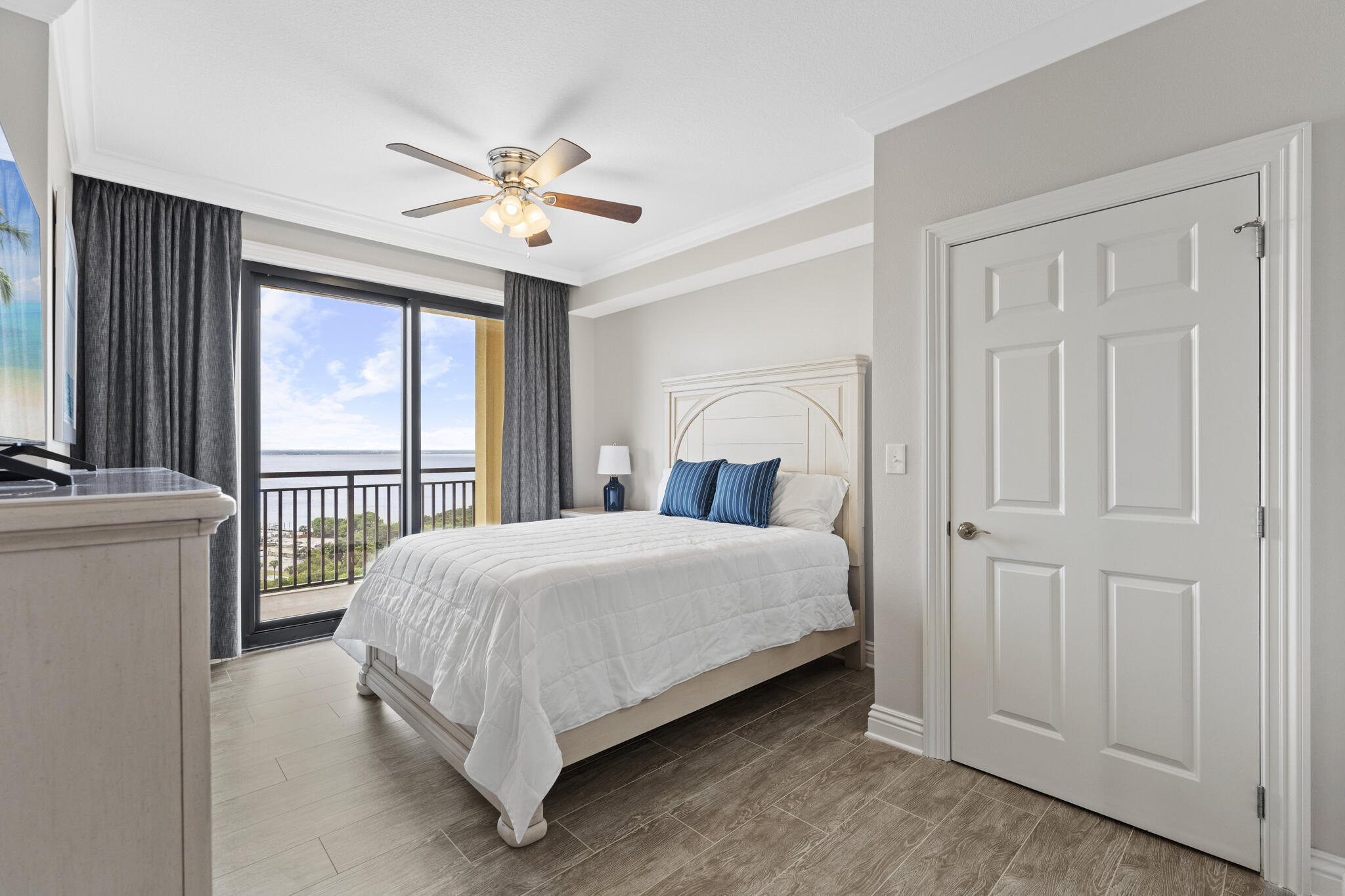 EMERALD GRANDE - Residential