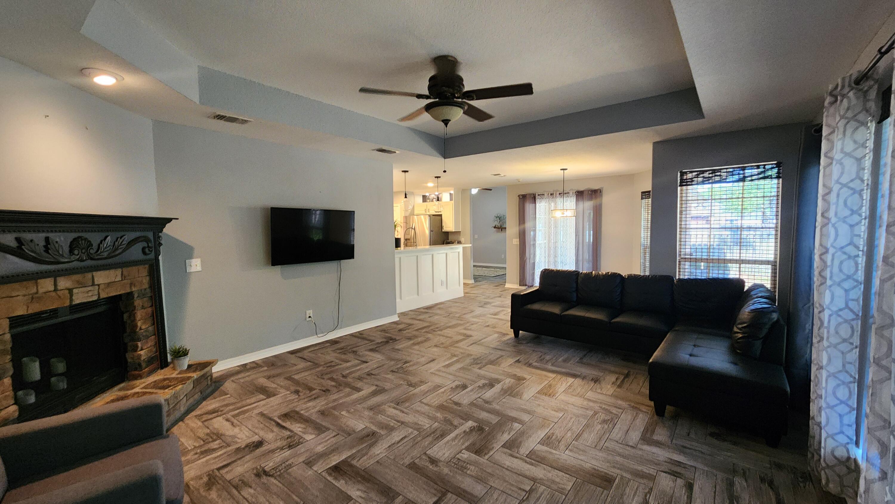QUAYSIDE VILLAGE PH III - Residential Lease