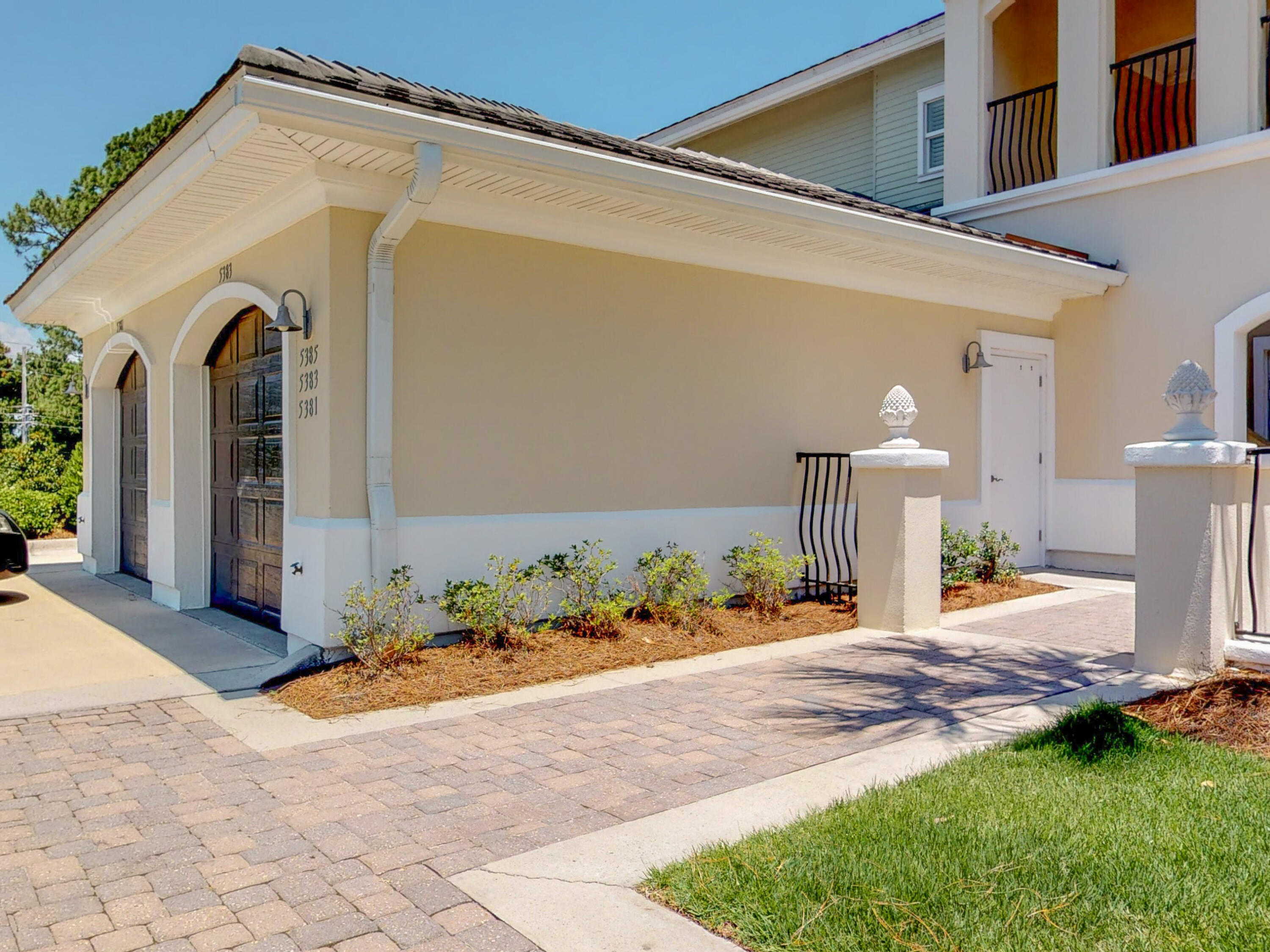 PINE RIDGE VILLAS - Residential