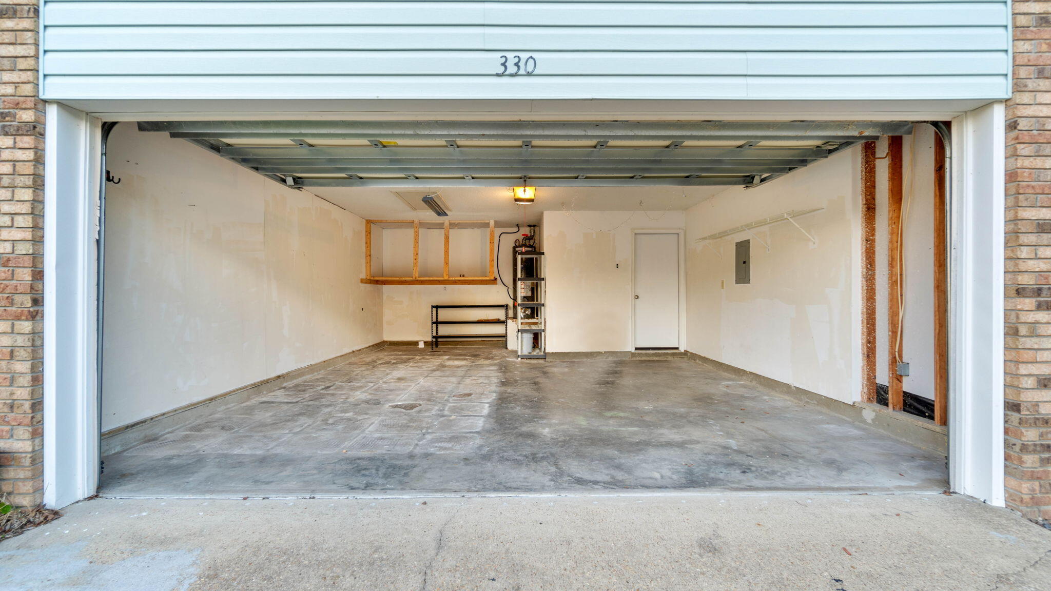 BROOKWOOD - Residential Lease