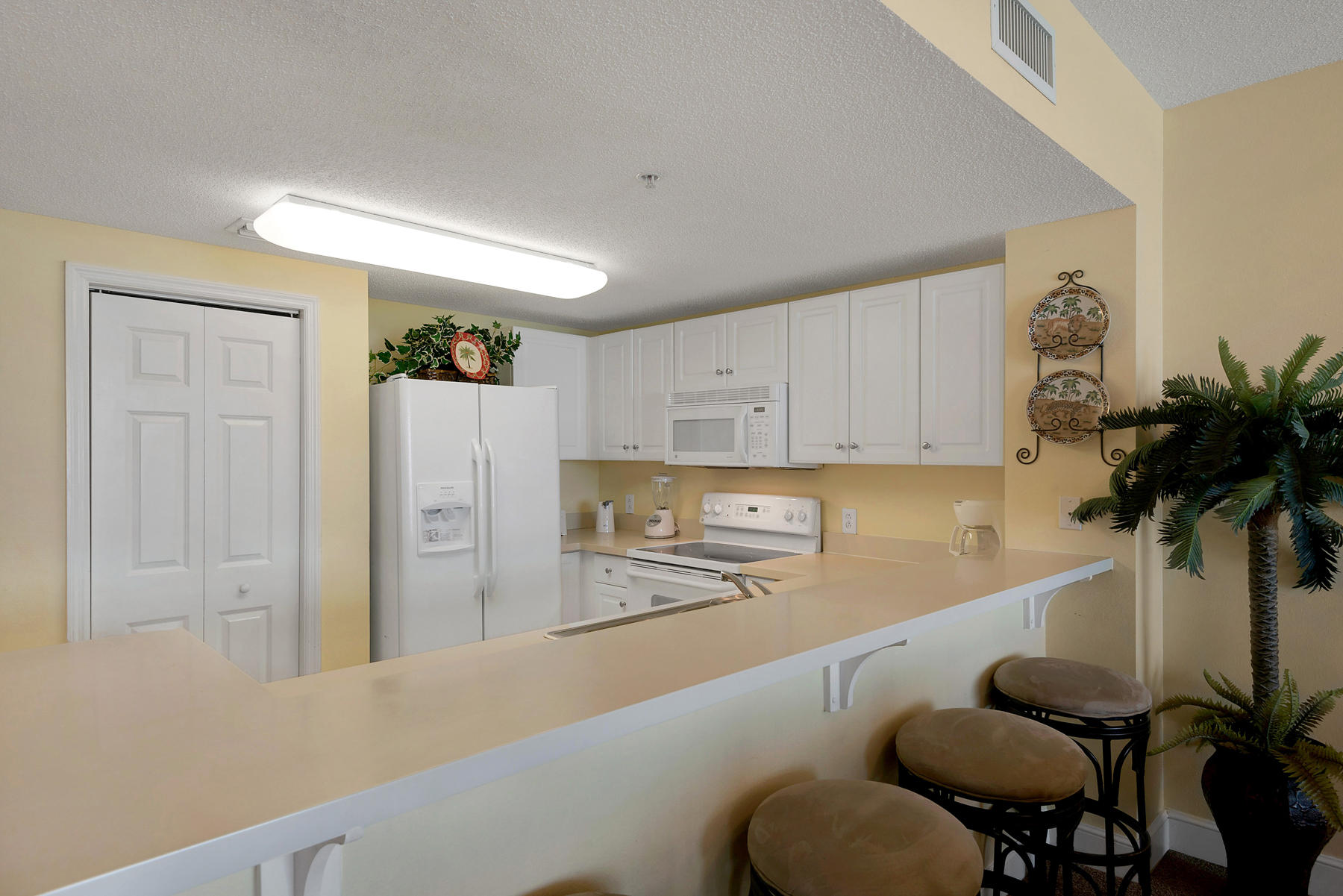 MAJESTIC BEACH TOWERS I - Residential