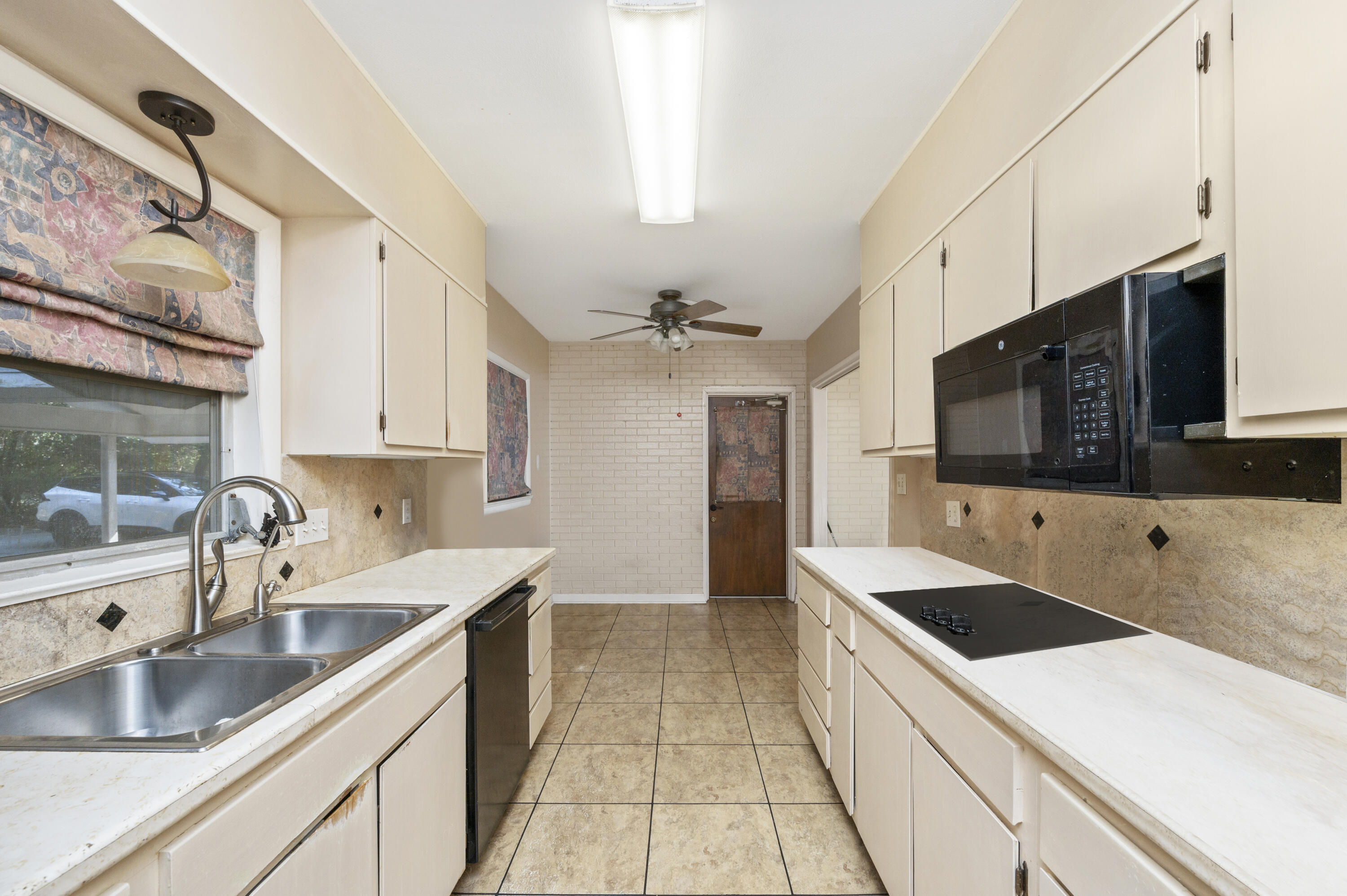 GULFVIEW S/D TO MARY ESTHER - Residential