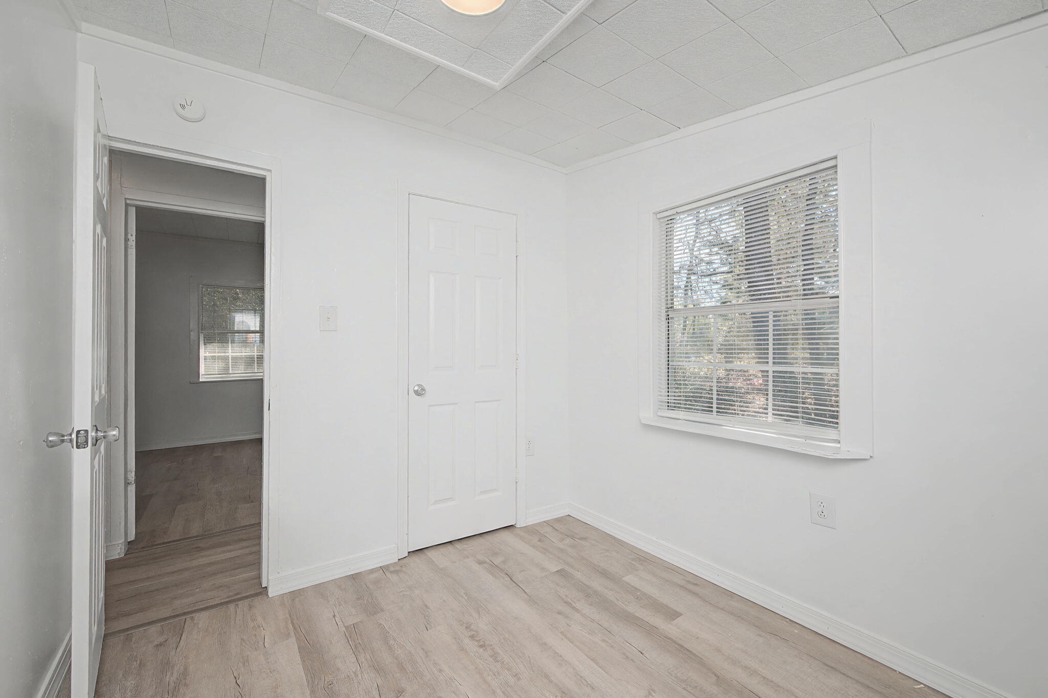 LOT 5 BLK 14 OAKWOOD HILLS UNIT I - Residential Lease