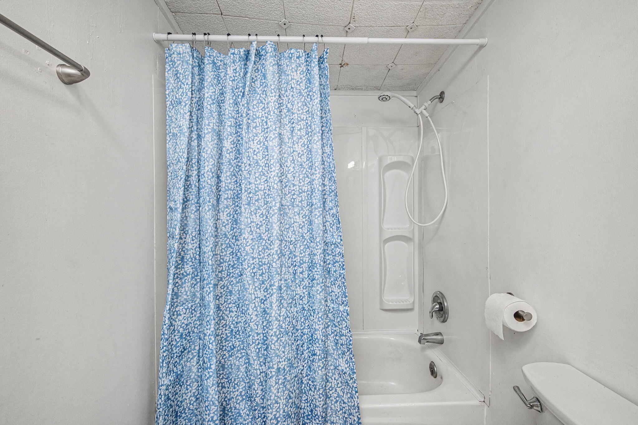 LOT 5 BLK 14 OAKWOOD HILLS UNIT I - Residential Lease