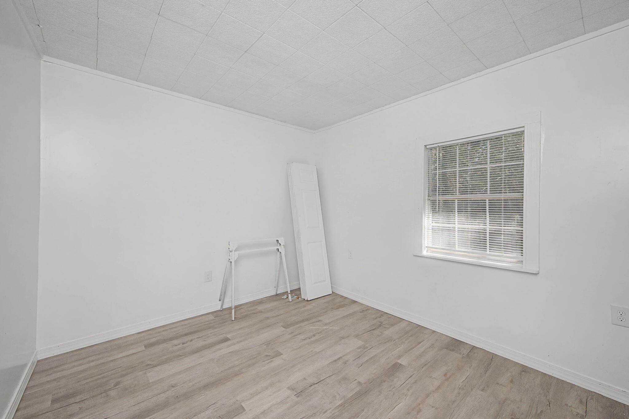 LOT 5 BLK 14 OAKWOOD HILLS UNIT I - Residential Lease