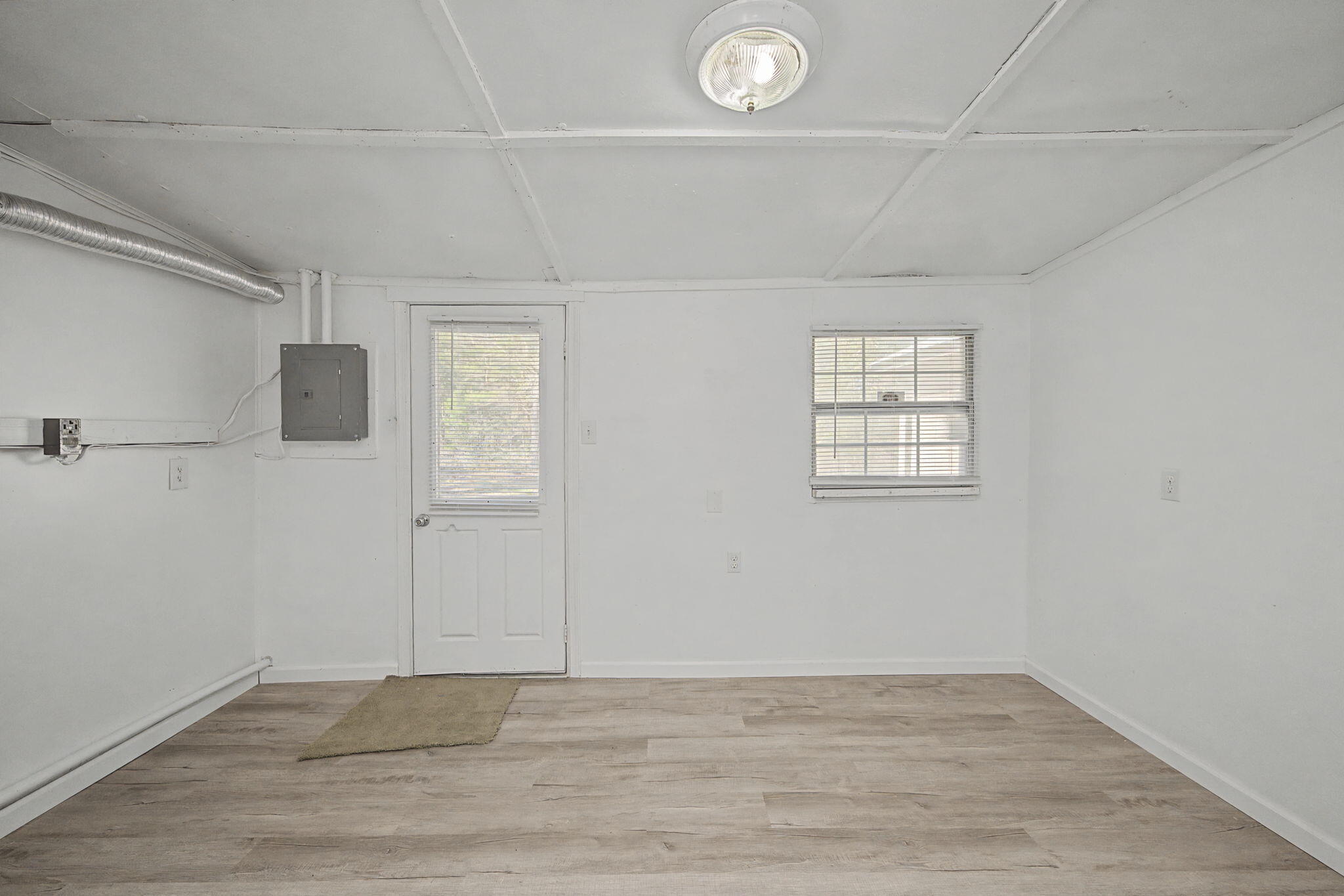 LOT 5 BLK 14 OAKWOOD HILLS UNIT I - Residential Lease