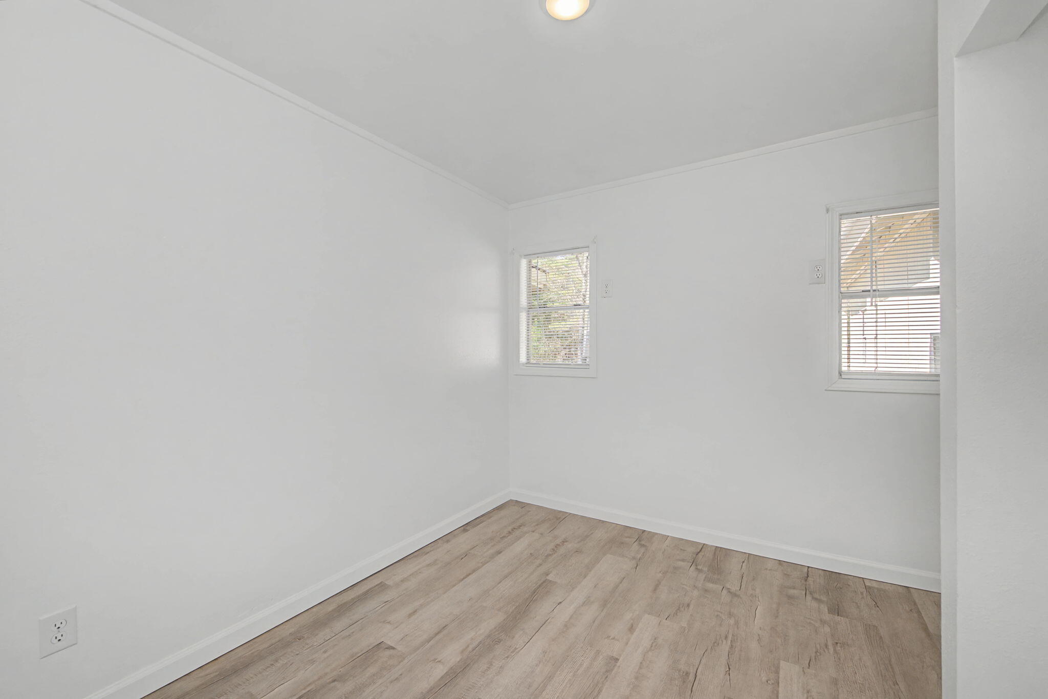 LOT 5 BLK 14 OAKWOOD HILLS UNIT I - Residential Lease