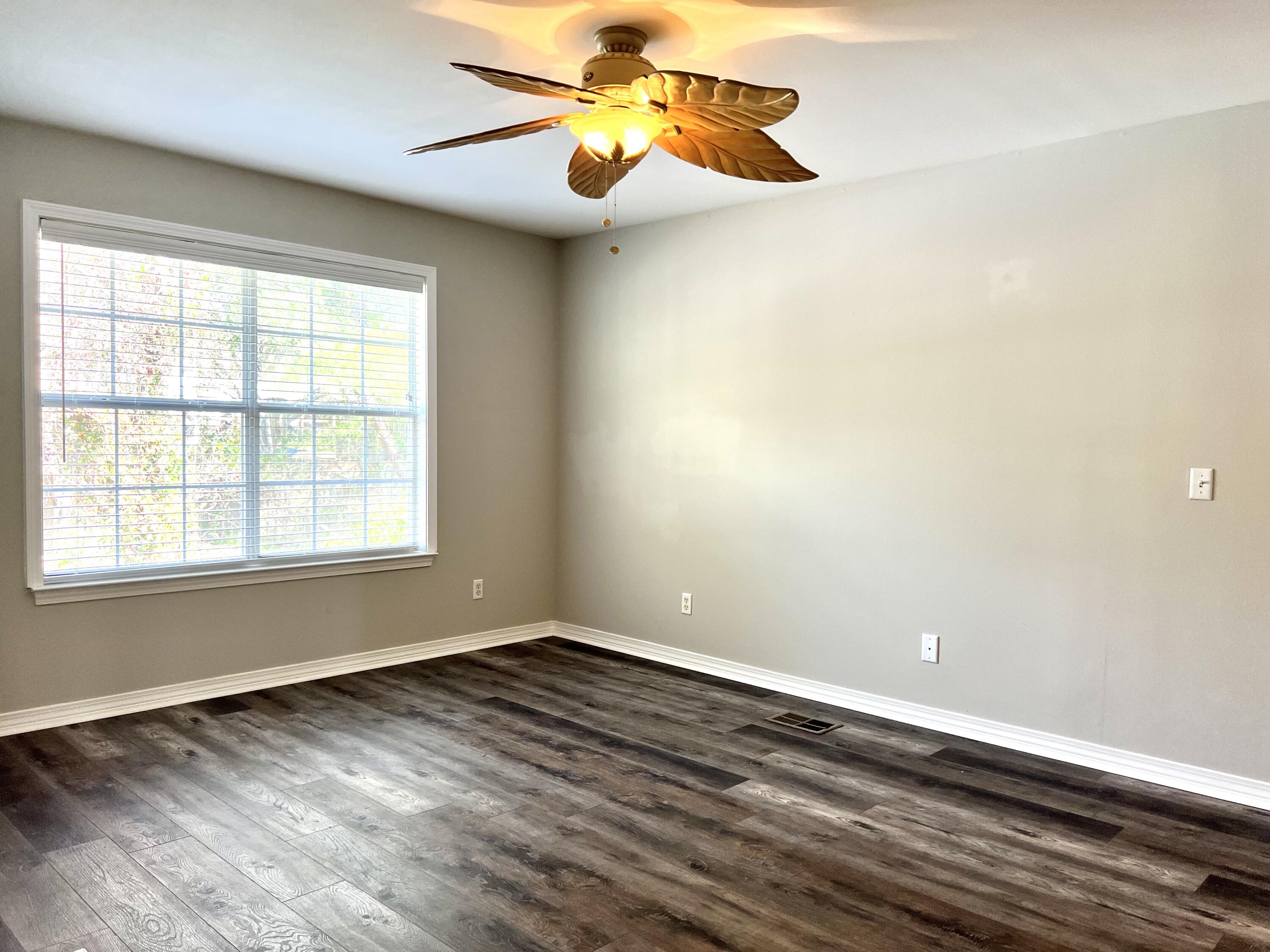 REFLECTIONS AT BLUEWATER BAY T/H - Residential Lease