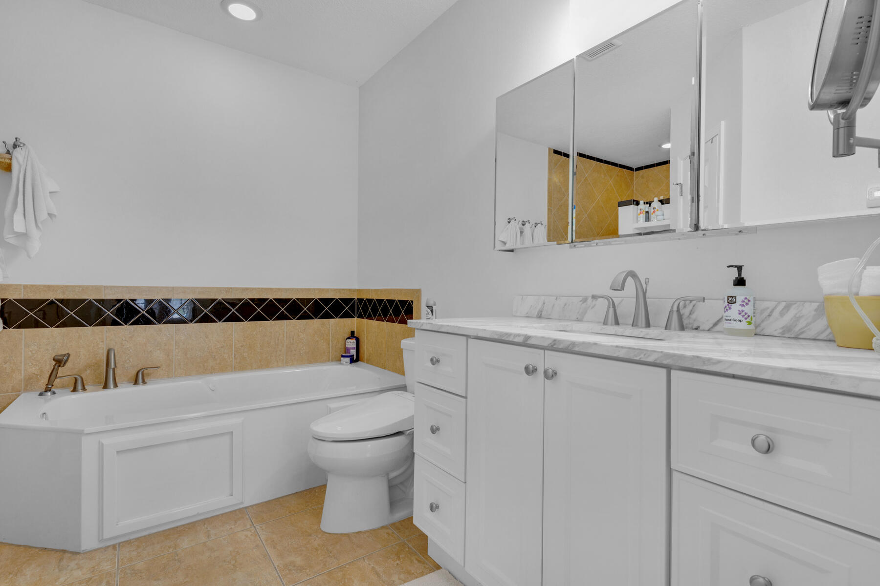 COUNTRY CLUB ESTATES 1ST ADDN - Residential