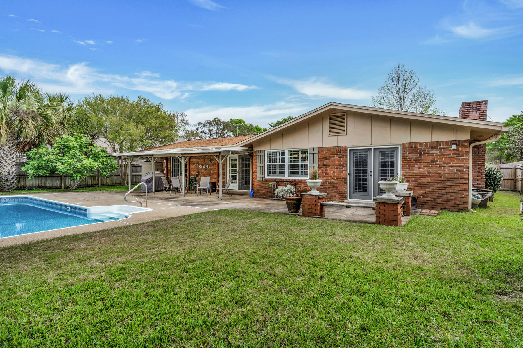 COUNTRY CLUB ESTATES 1ST ADDN - Residential