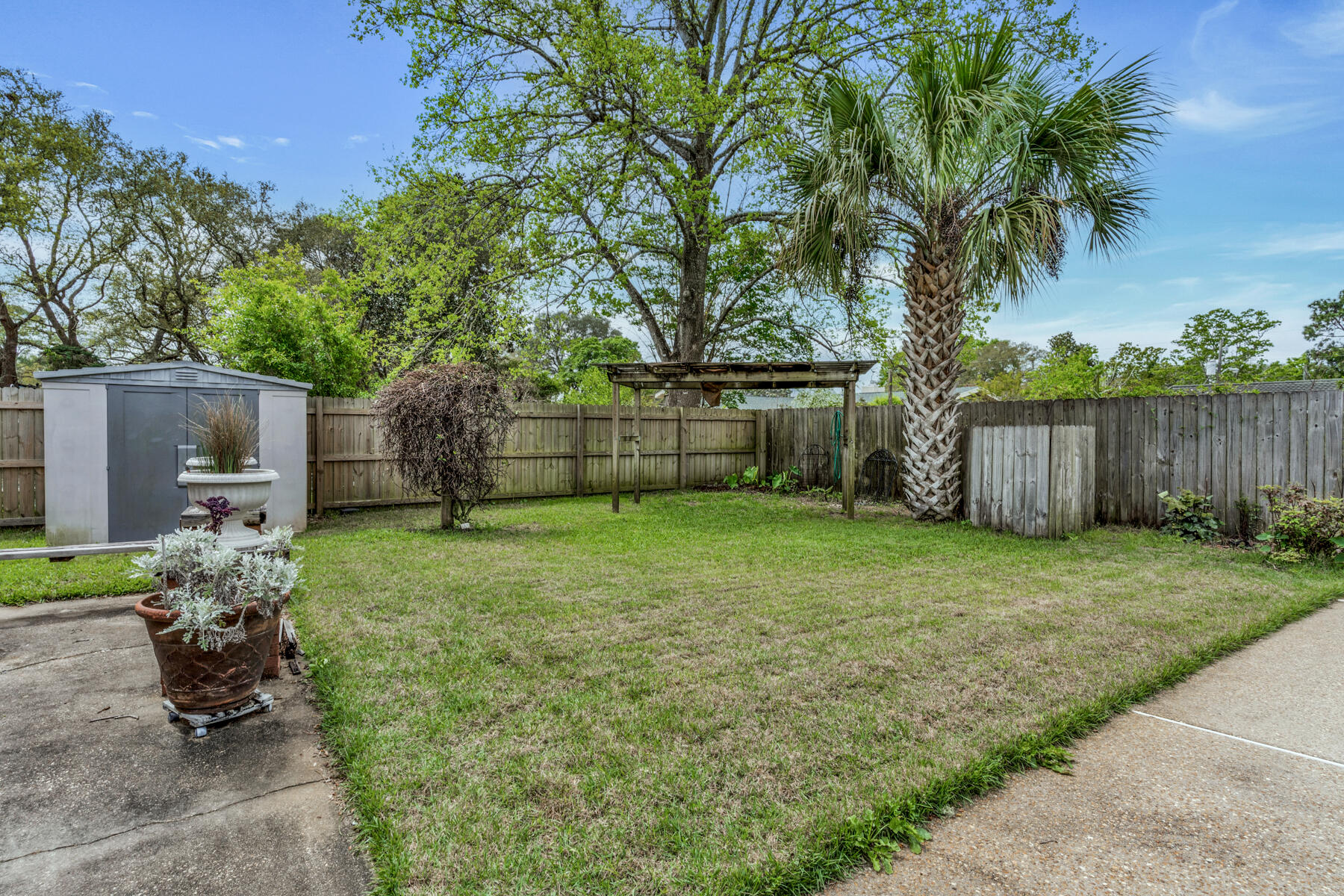 COUNTRY CLUB ESTATES 1ST ADDN - Residential