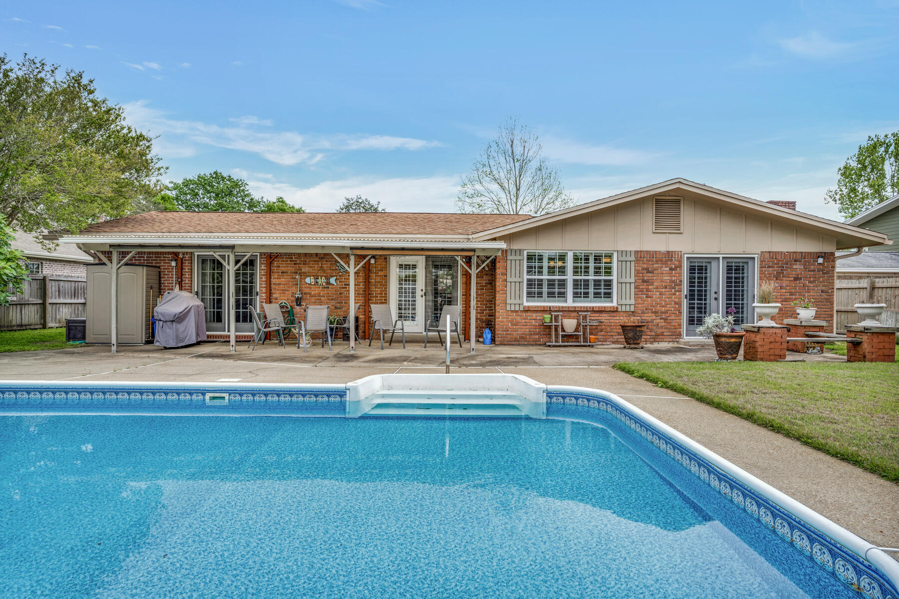 COUNTRY CLUB ESTATES 1ST ADDN - Residential