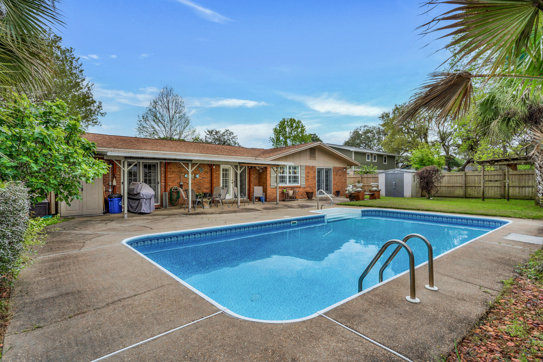 COUNTRY CLUB ESTATES 1ST ADDN - Residential