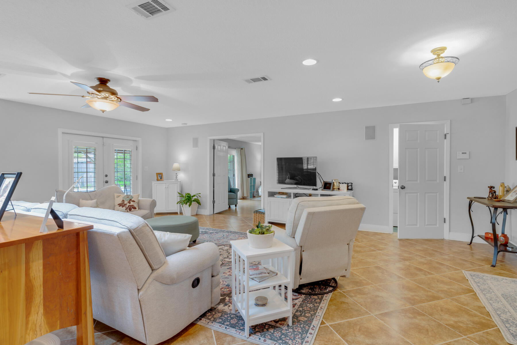 COUNTRY CLUB ESTATES 1ST ADDN - Residential