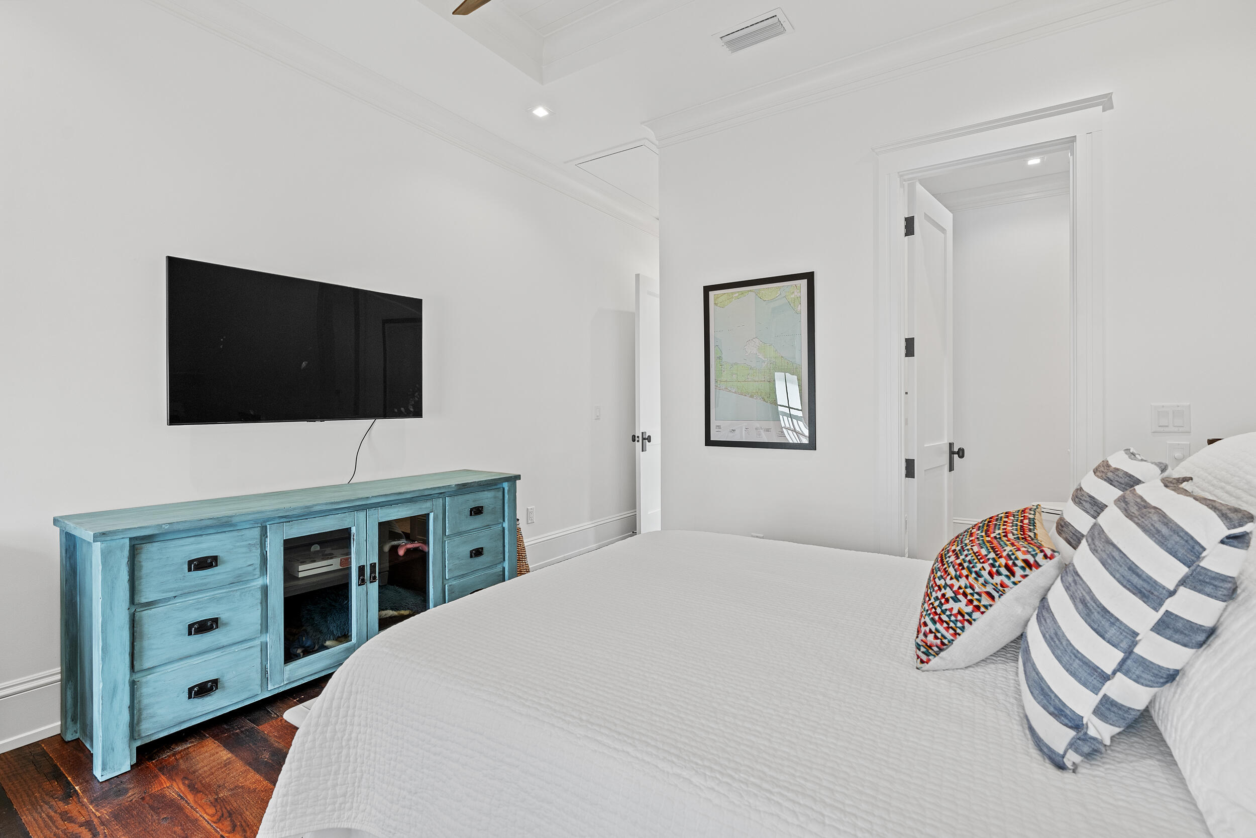 CHURCHILL OAKS - Residential