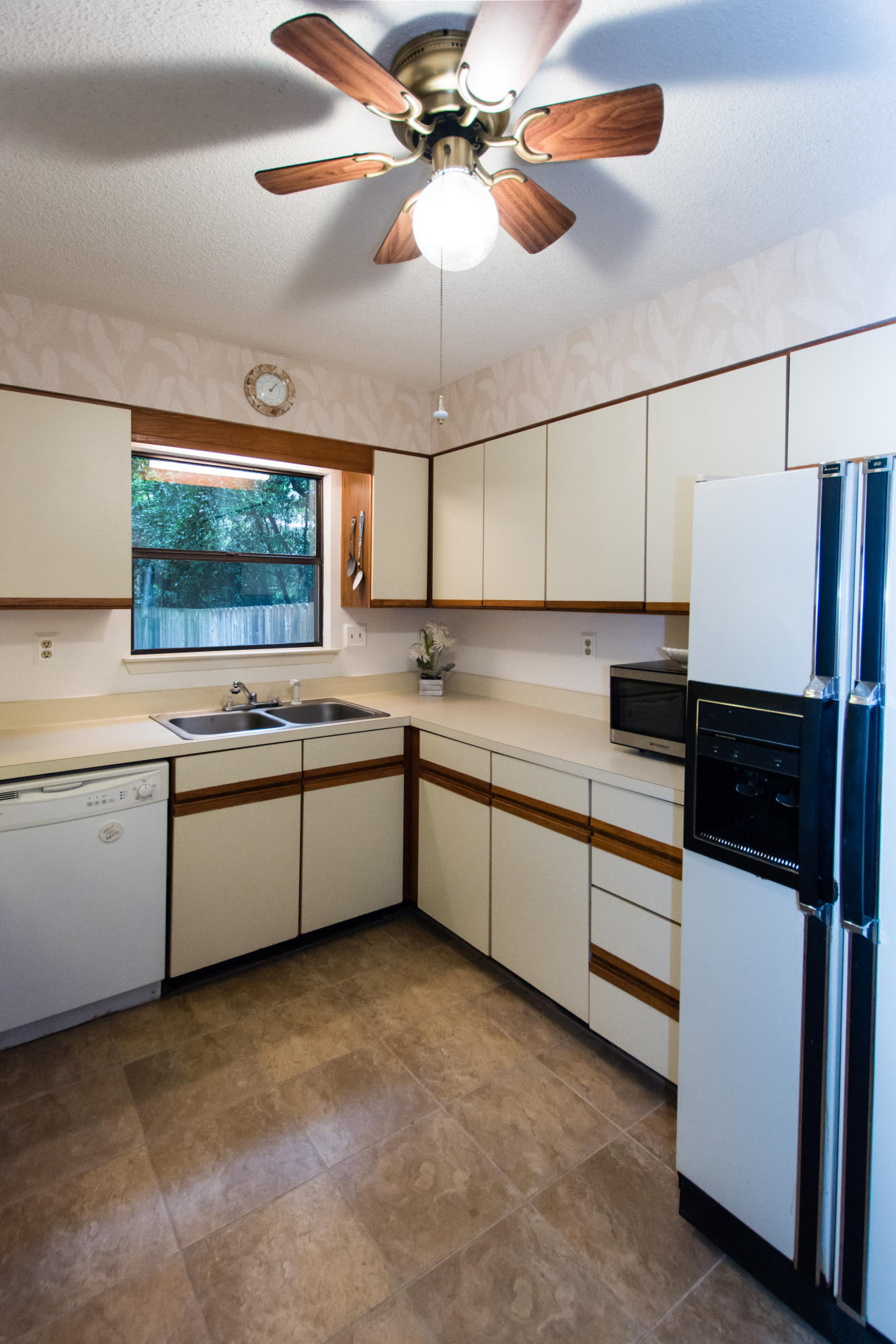 COLONIAL WOODS T/H - Residential