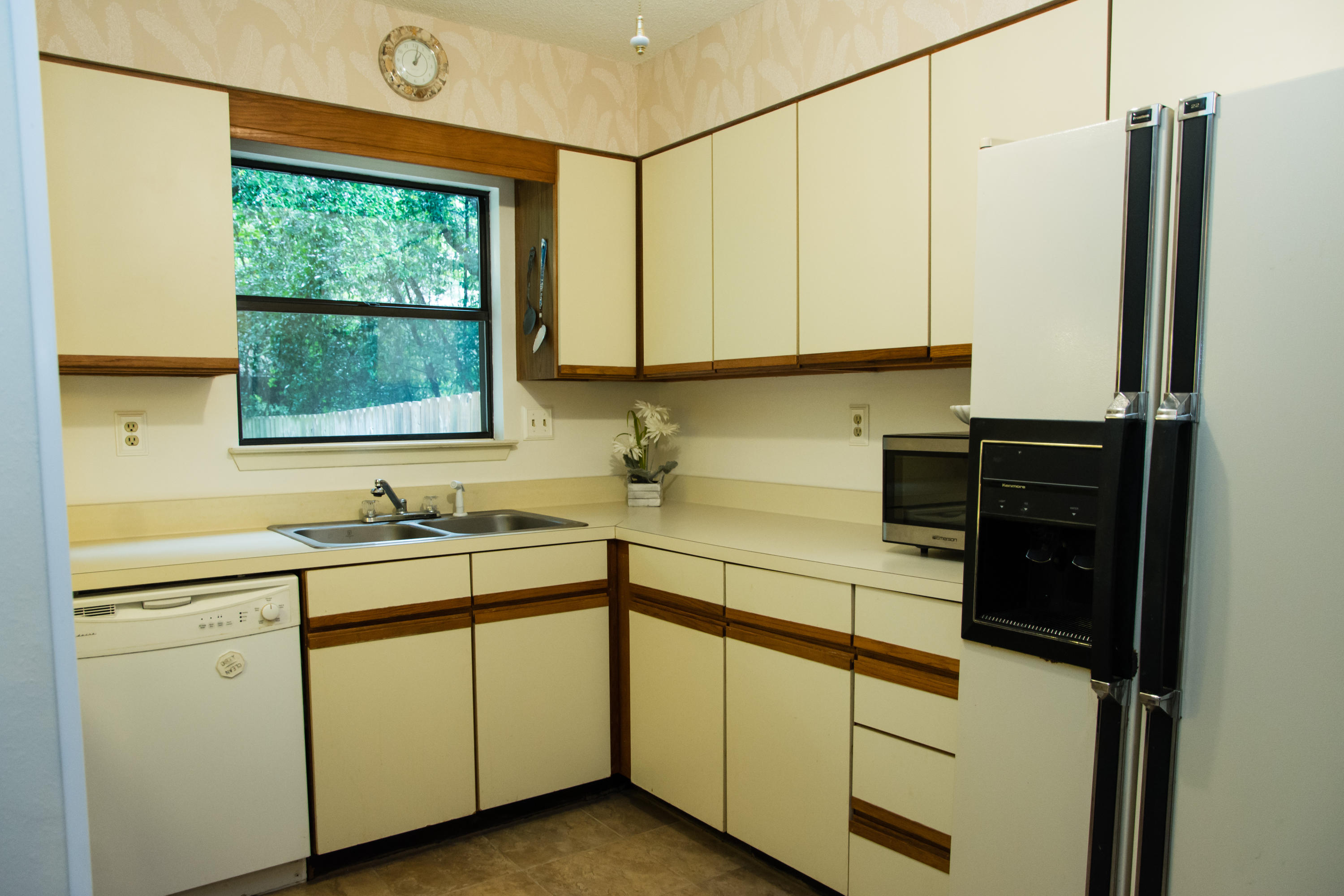 COLONIAL WOODS T/H - Residential