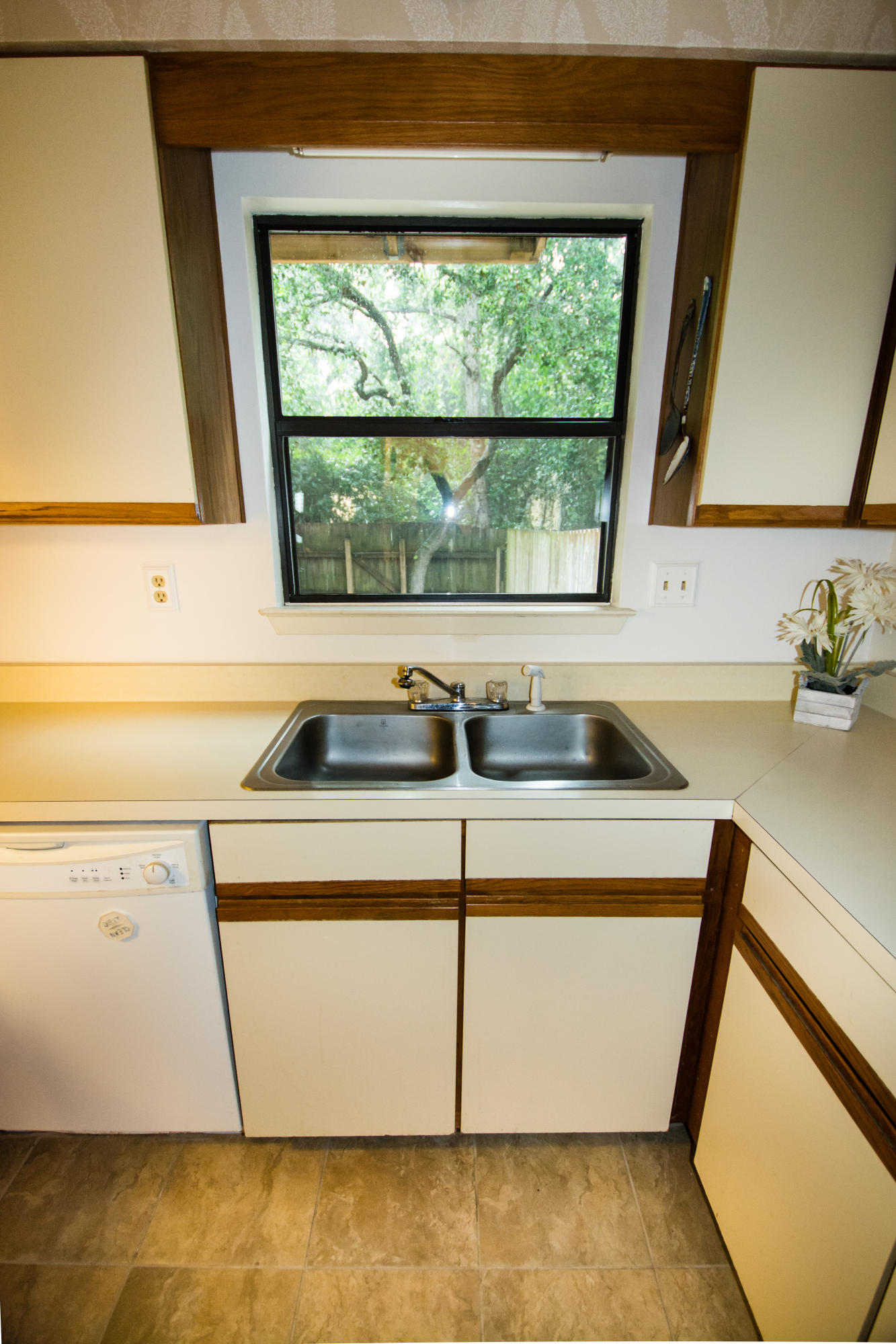 COLONIAL WOODS T/H - Residential