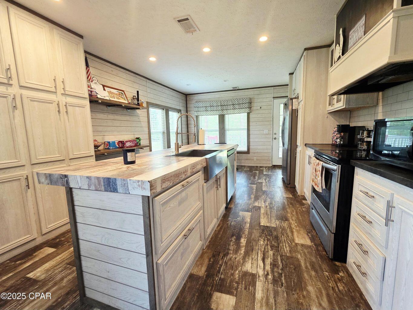 NO RECORDED SUBDIVISION - Residential