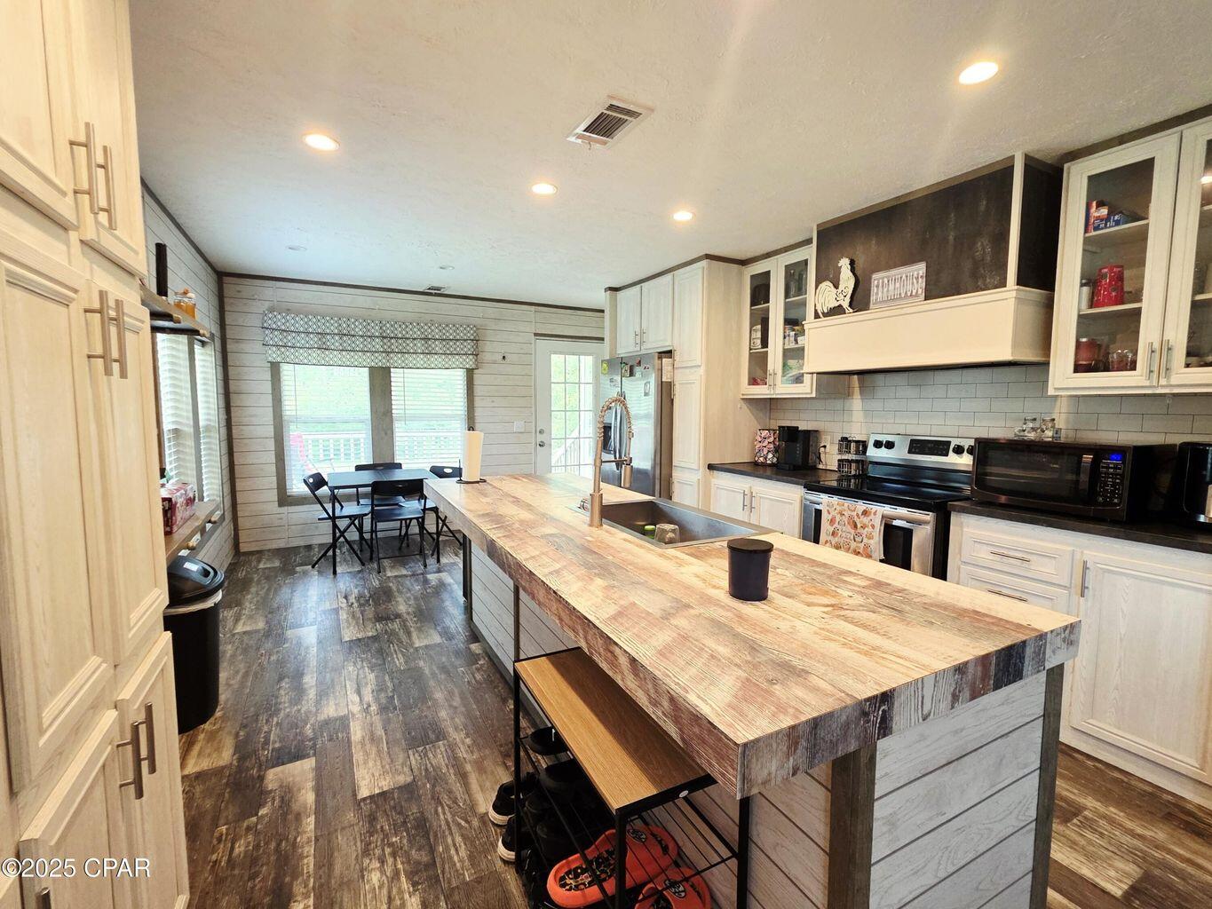 NO RECORDED SUBDIVISION - Residential