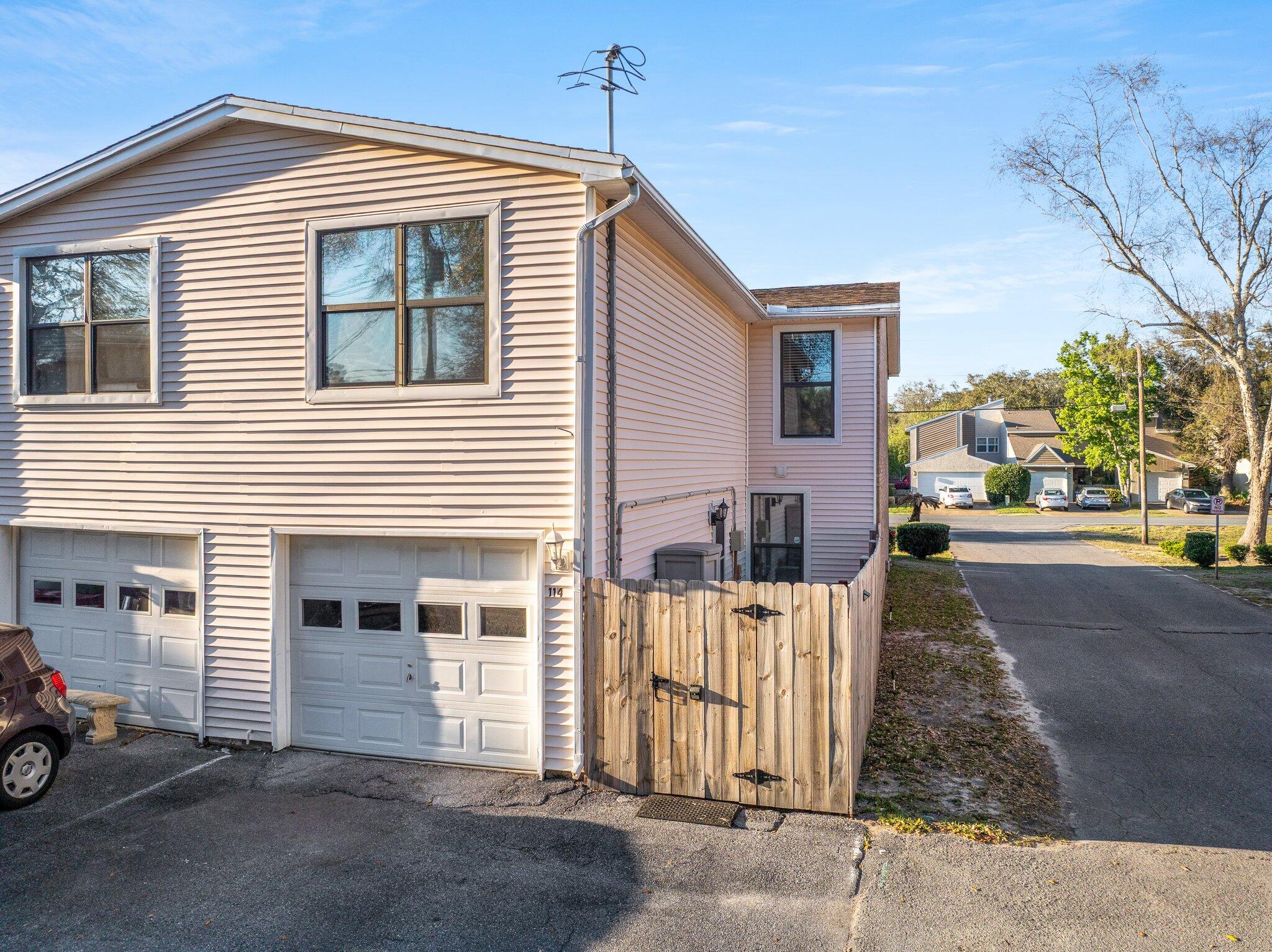 COUNTRY VILLAS - Residential