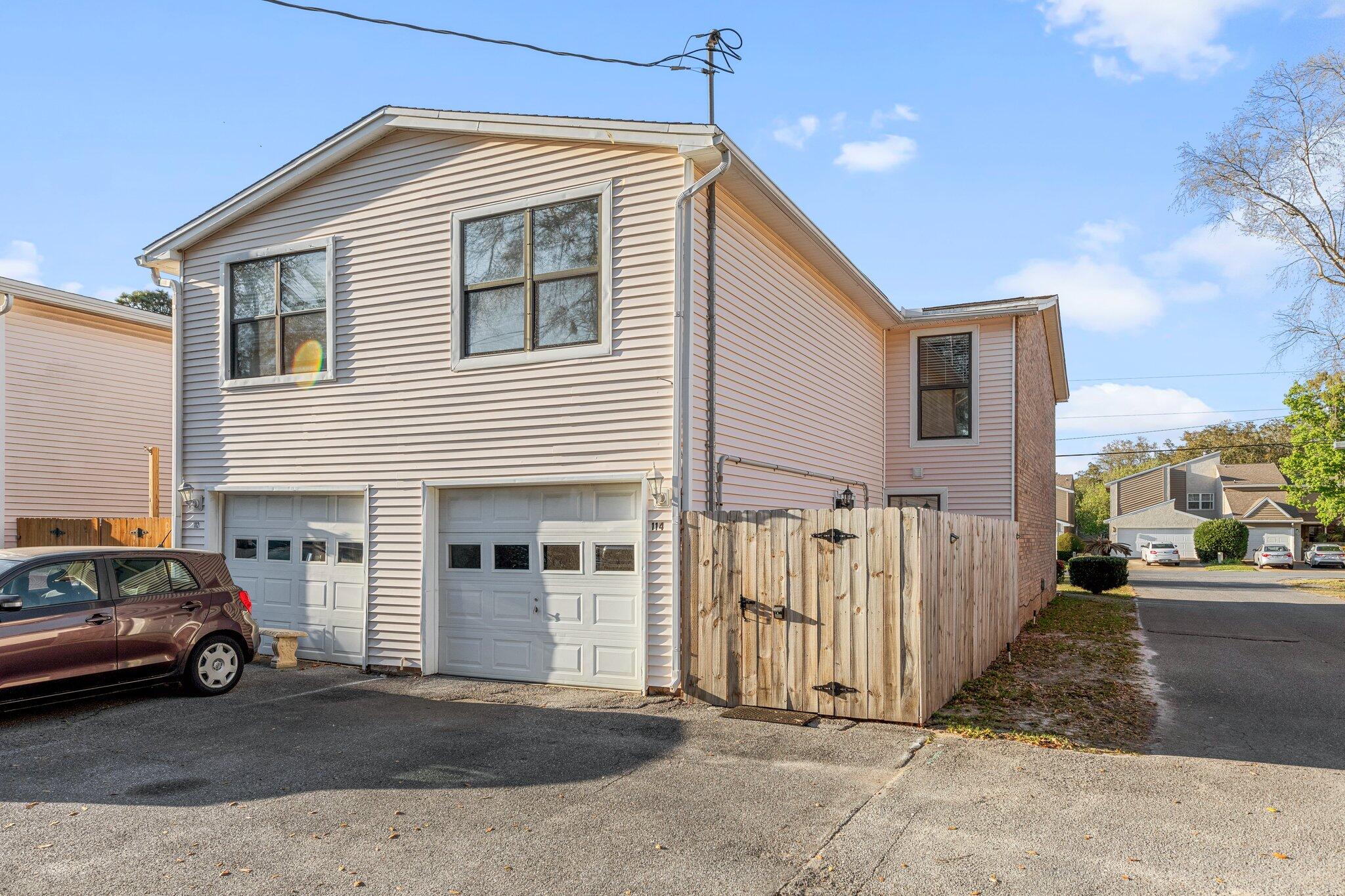 COUNTRY VILLAS - Residential