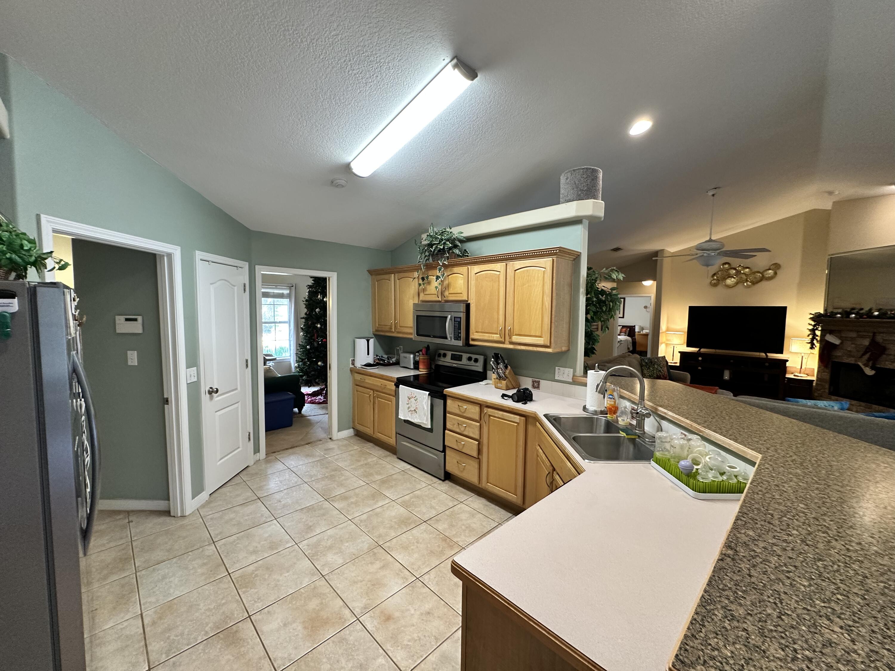 ROBLEDAL ESTATES UNIT 3 - Residential