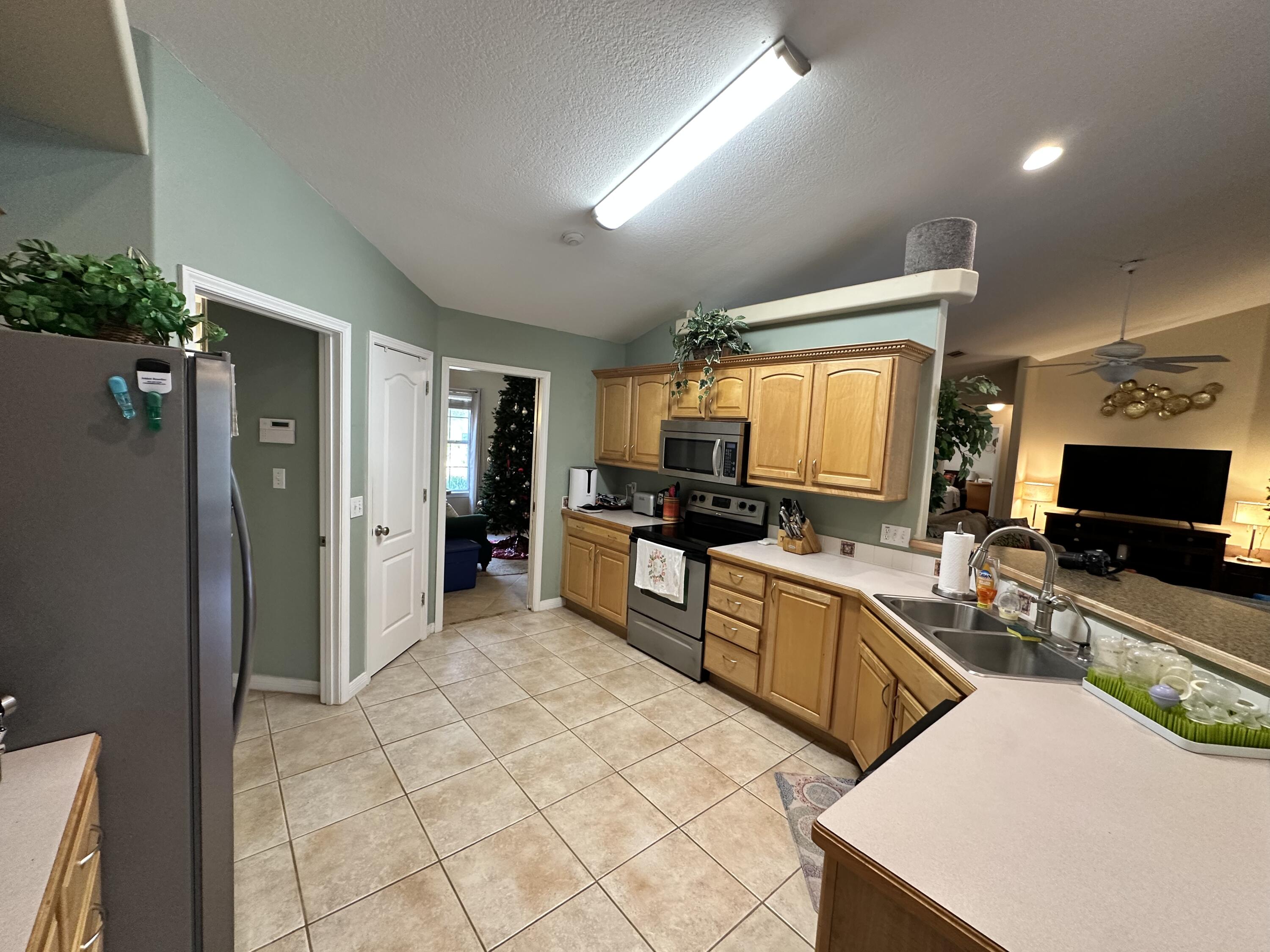 ROBLEDAL ESTATES UNIT 3 - Residential