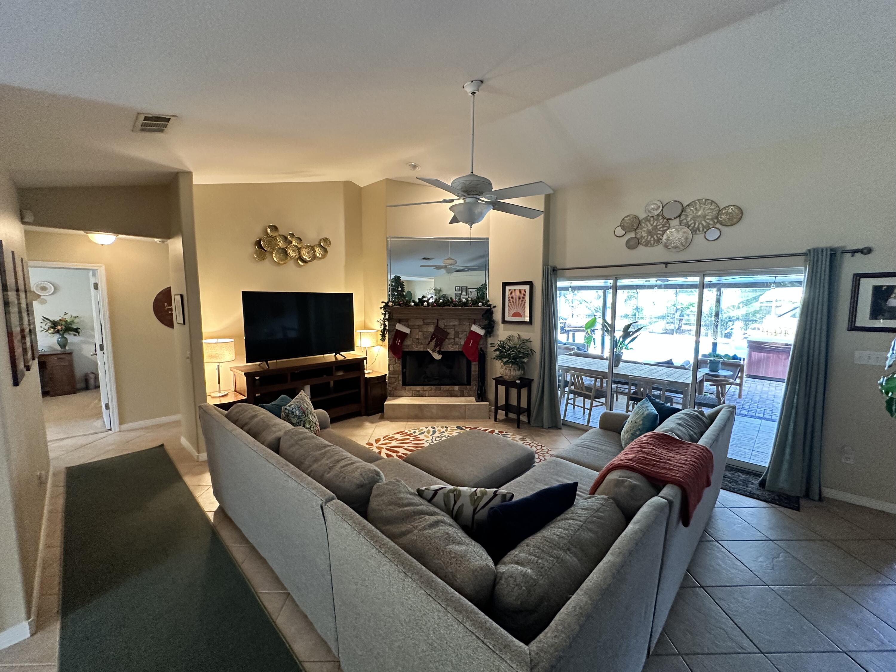 ROBLEDAL ESTATES UNIT 3 - Residential