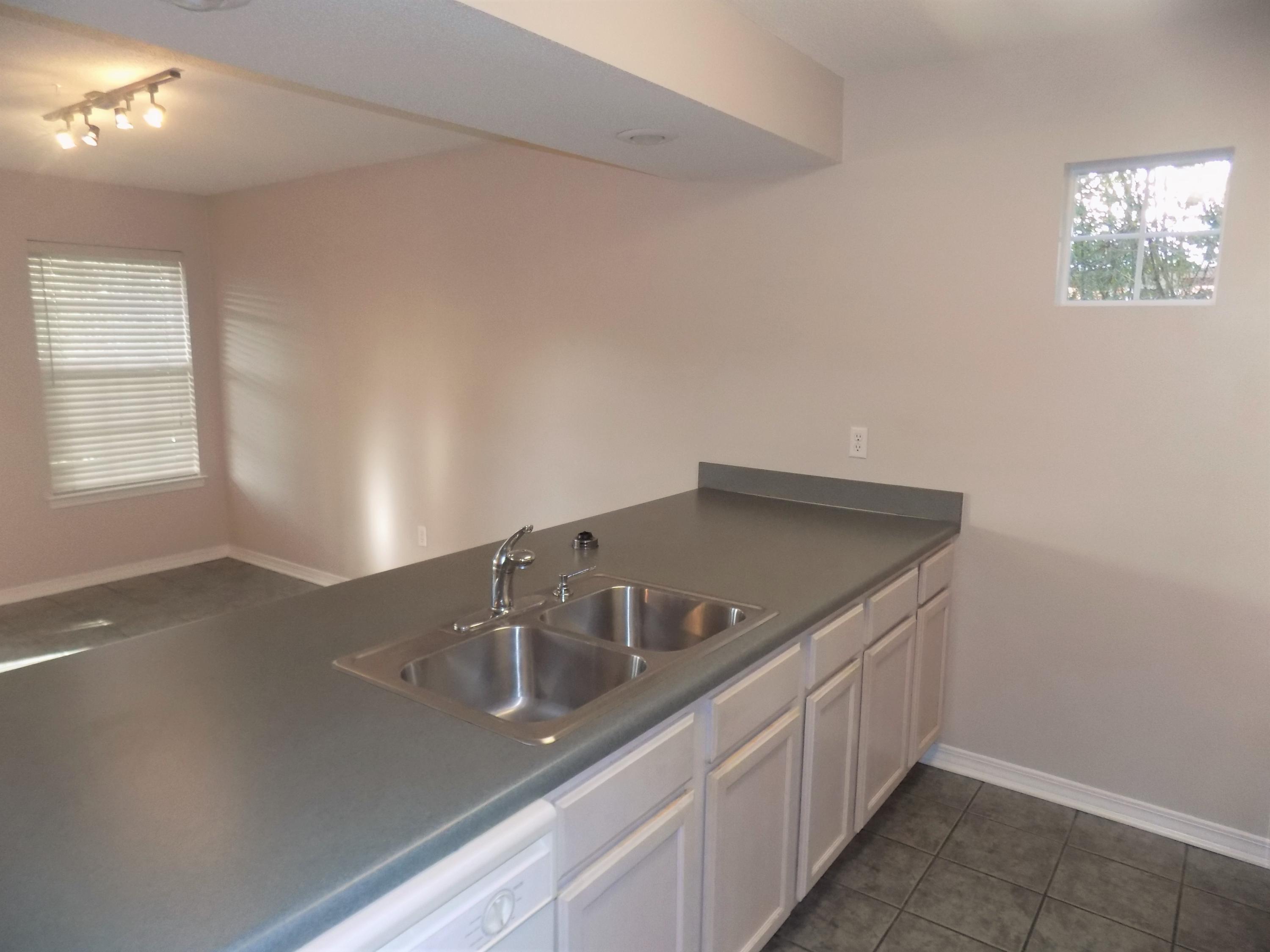 LARKIN PLACE T/H . - Residential Lease