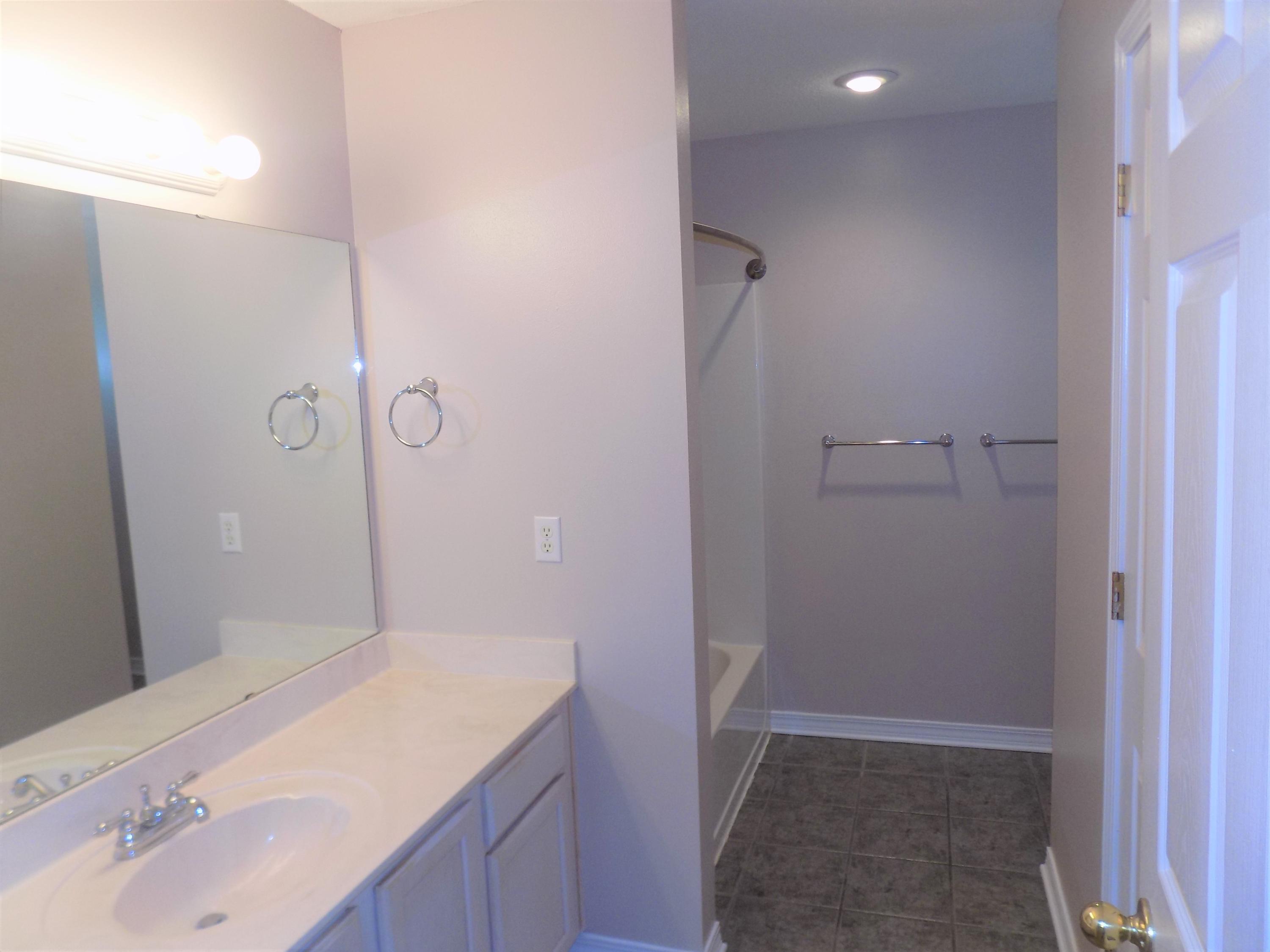 LARKIN PLACE T/H . - Residential Lease