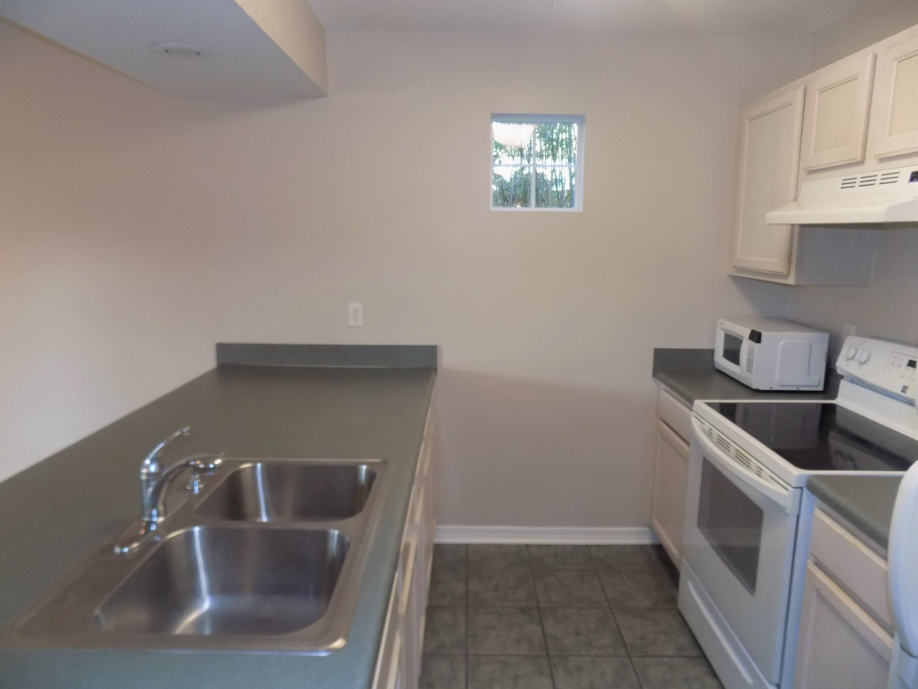 LARKIN PLACE T/H . - Residential Lease