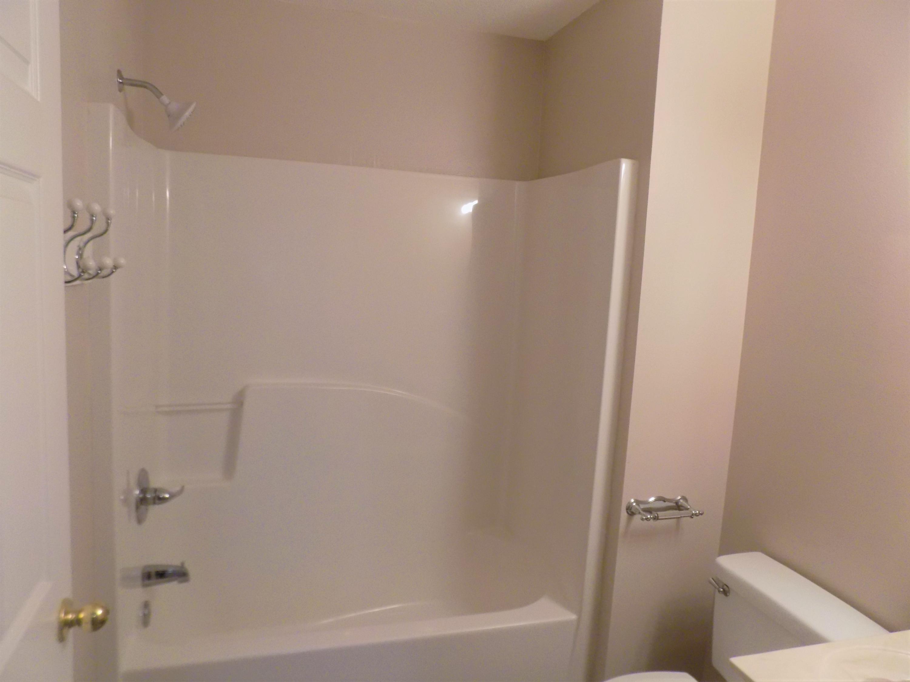 LARKIN PLACE T/H . - Residential Lease