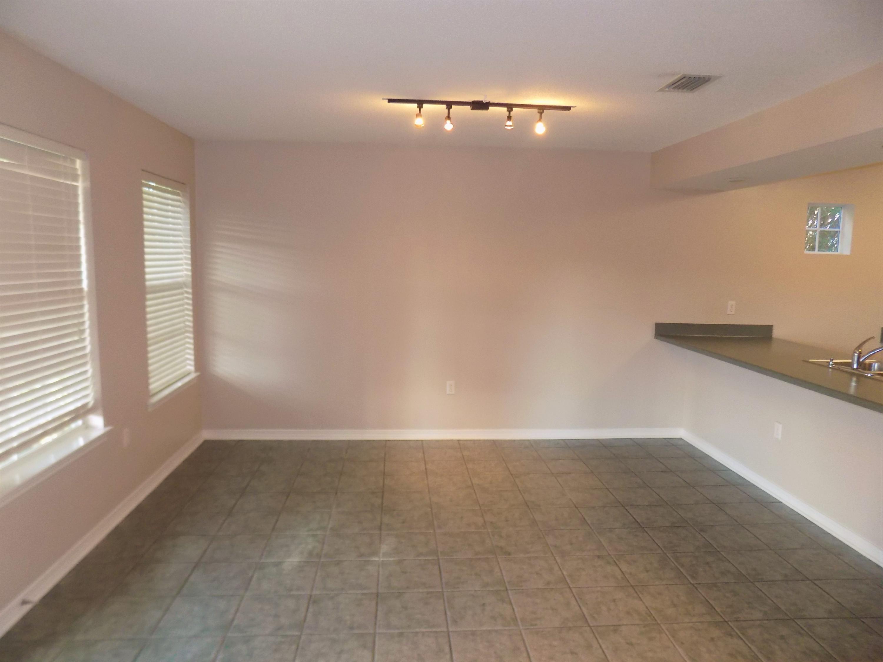 LARKIN PLACE T/H . - Residential Lease