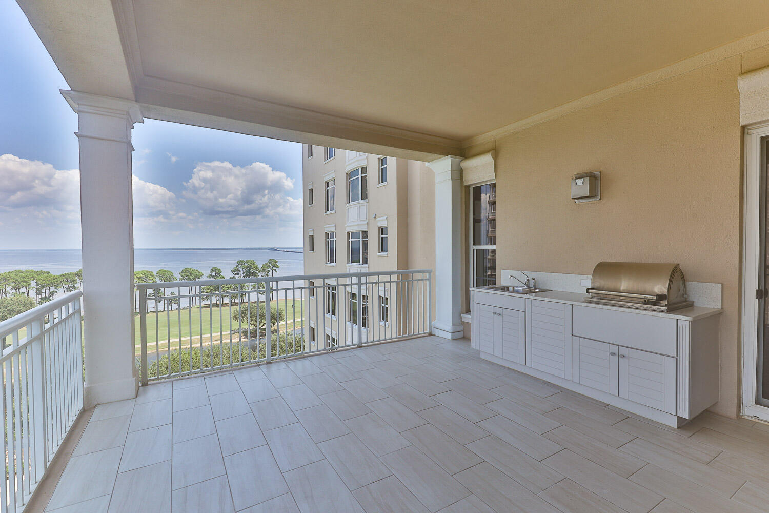 ONE WATER PLACE AT KELLY PLANTATION - Residential Lease