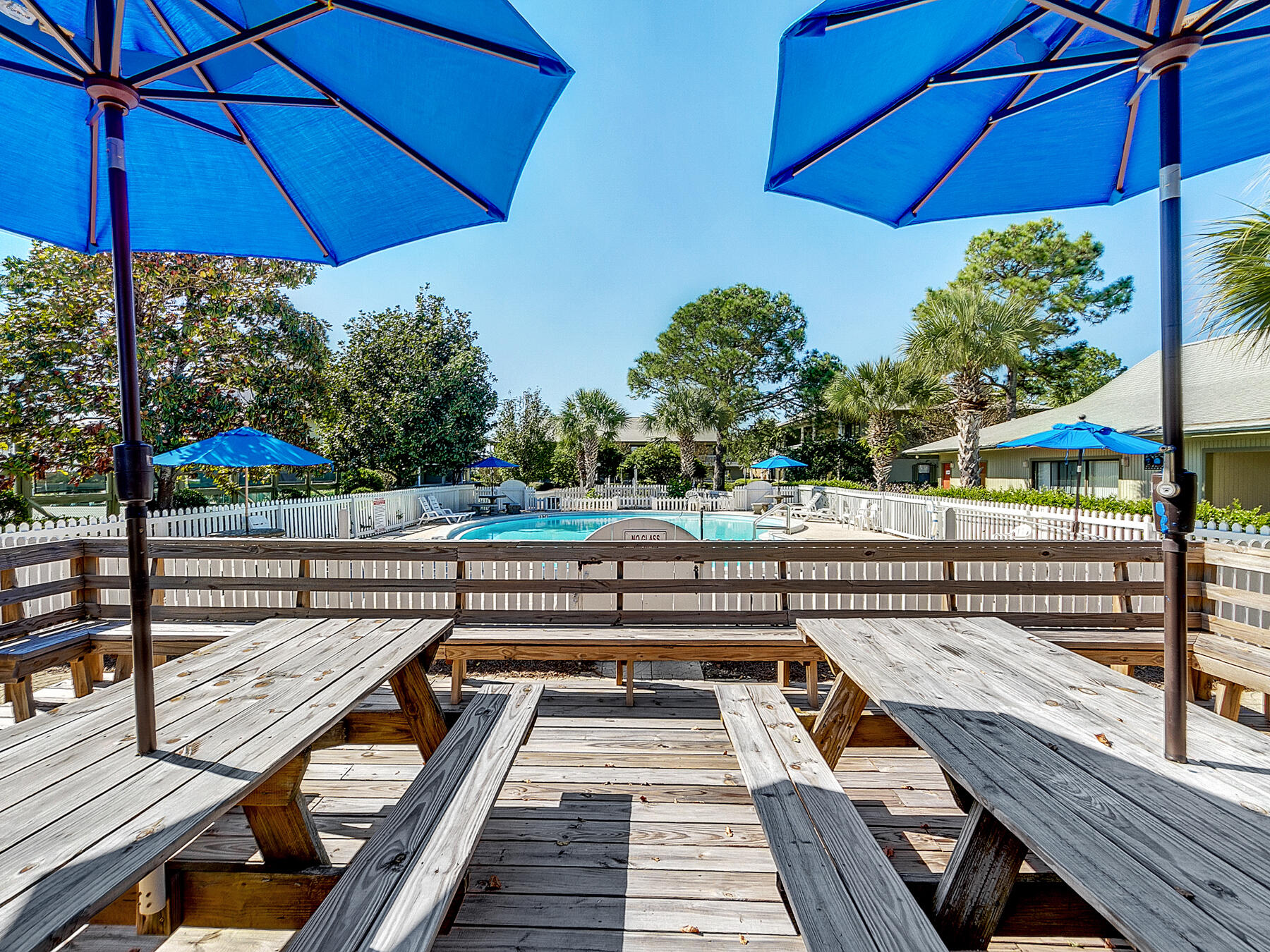 BEACHWOOD VILLAS CONDO PH 2 - Residential