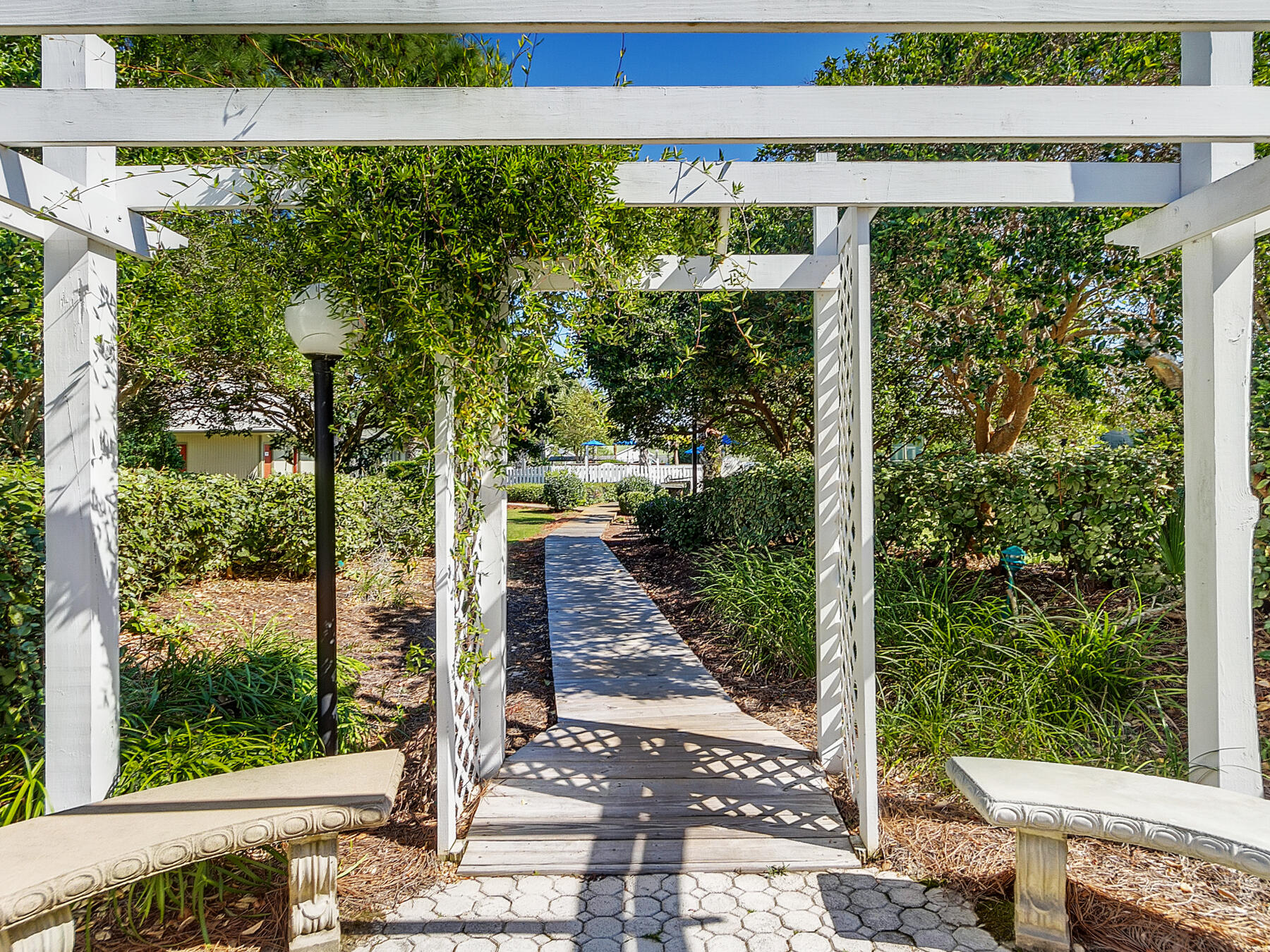 BEACHWOOD VILLAS CONDO PH 2 - Residential