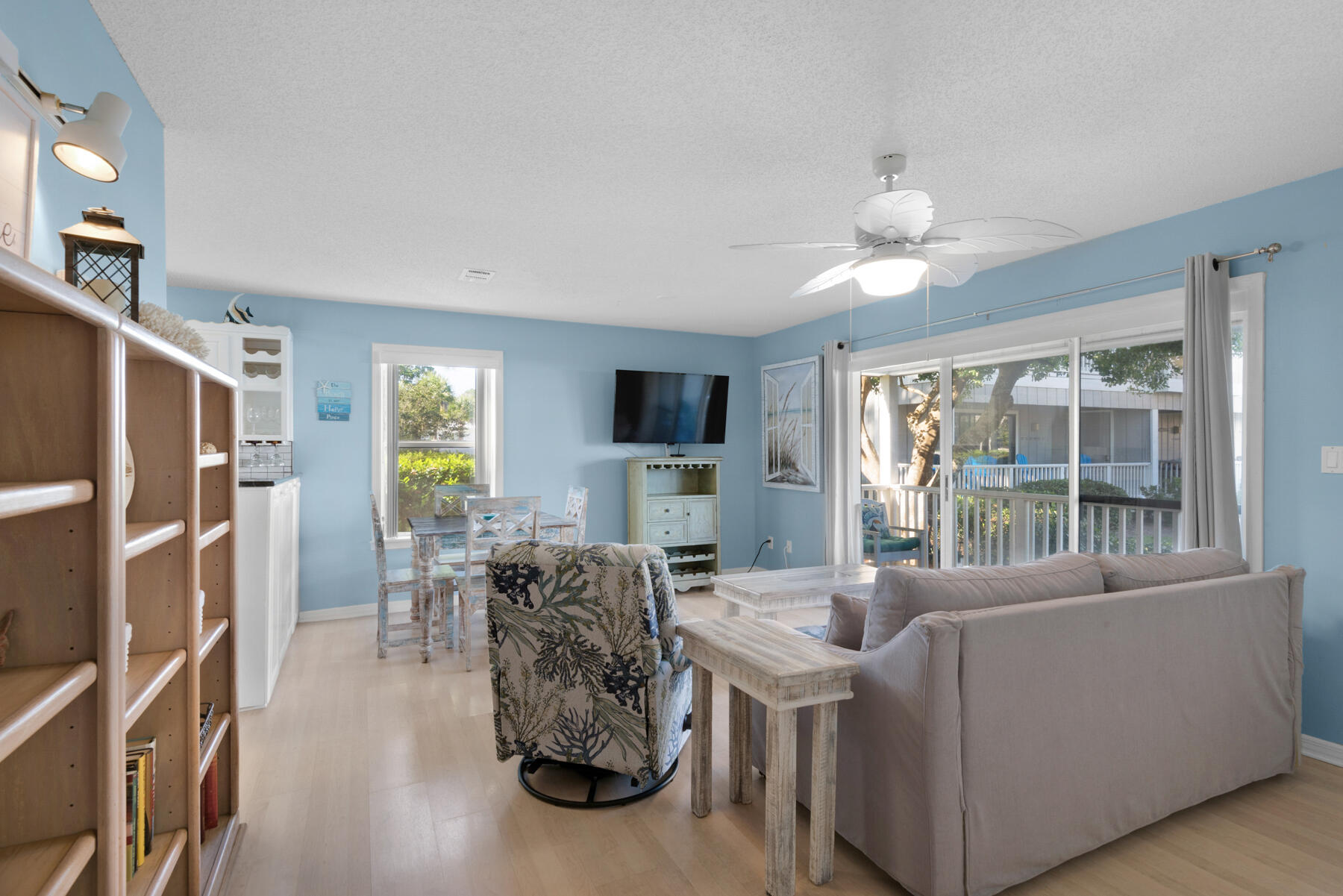 BEACHWOOD VILLAS CONDO PH 2 - Residential